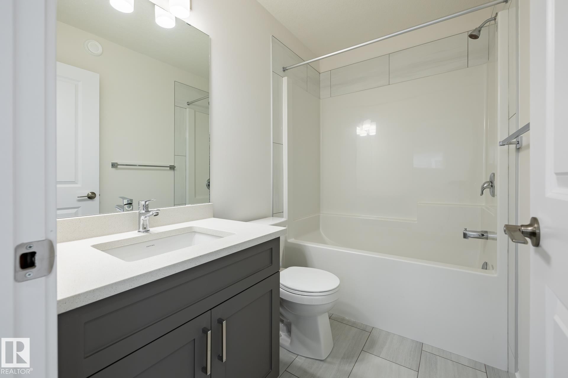 1531 211 Street Nw, Edmonton, AB - Indoor Photo Showing Bathroom