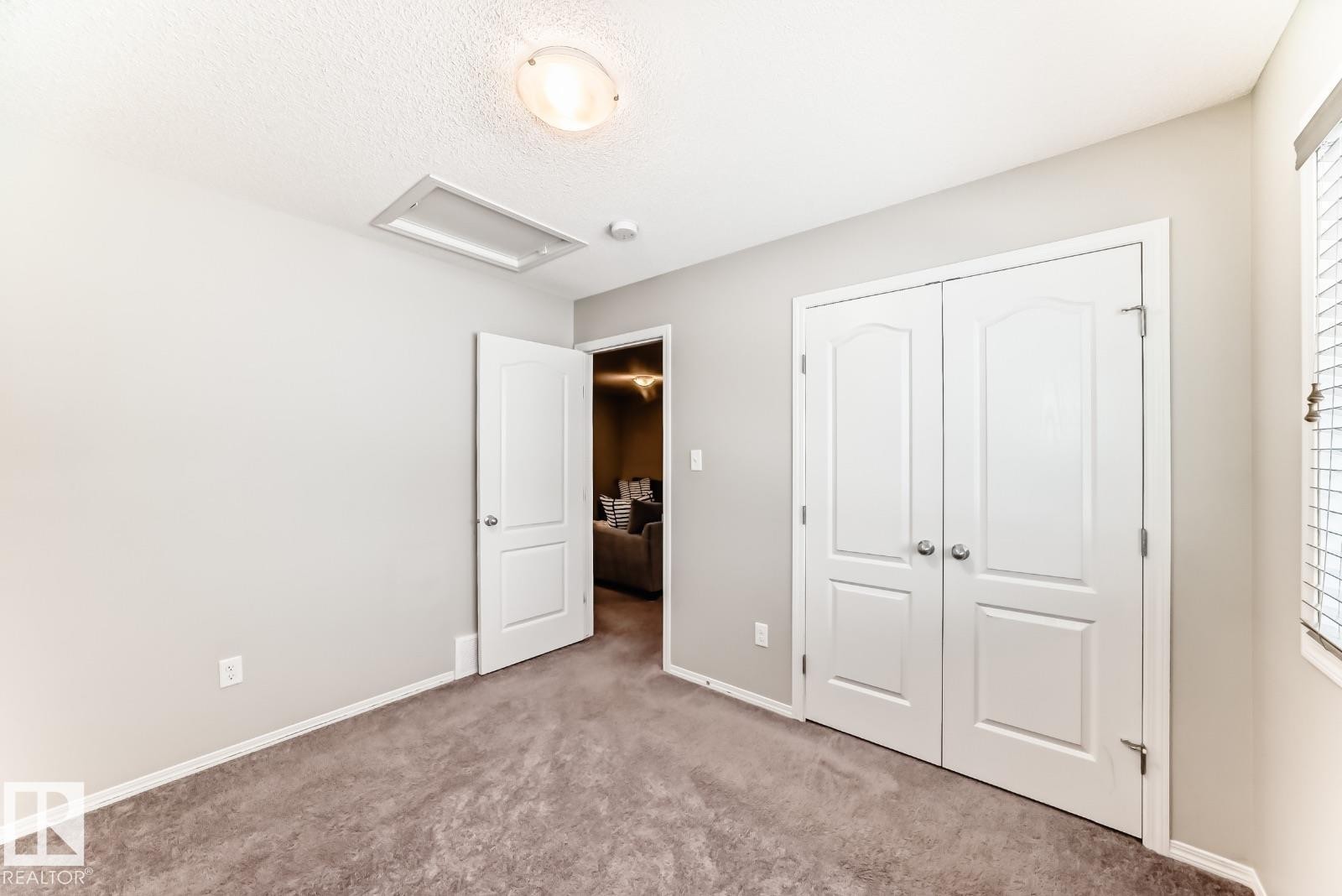 Unfurnished bedroom featuring carpet, a closet, and a textured ceiling - 2823 Duke Crescent, Edmonton, AB - Indoor Photo Showing Other Room