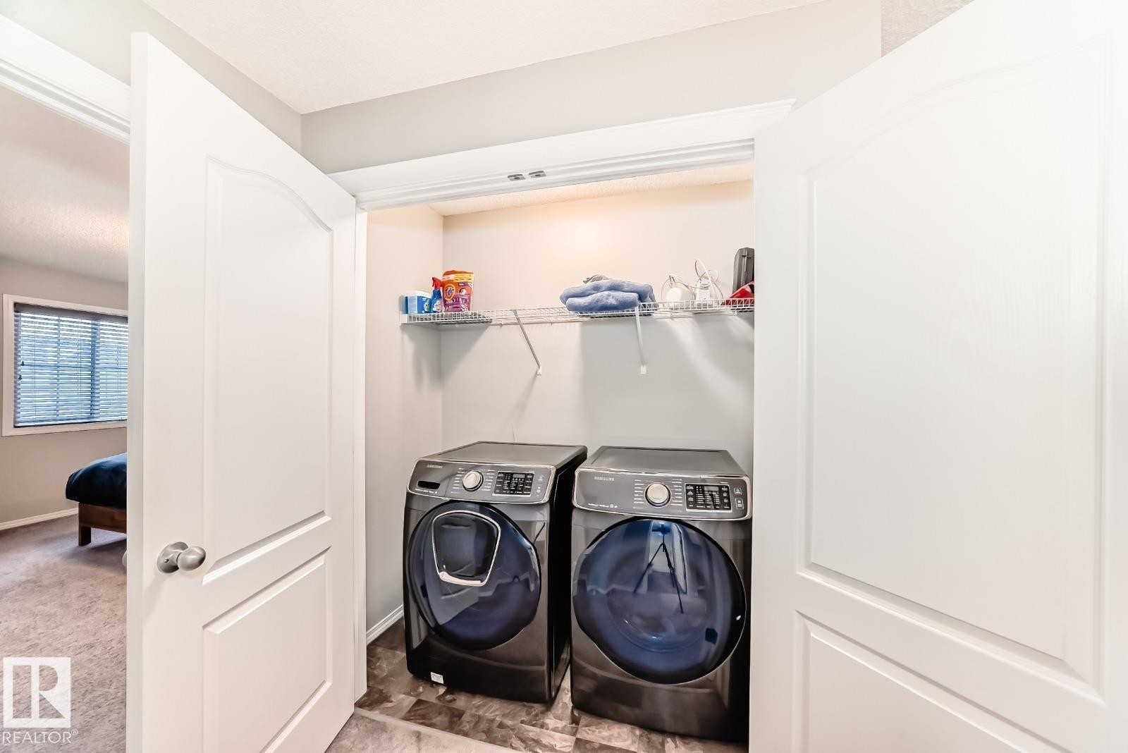 Laundry area with washing machine and clothes dryer and light carpet - 2823 Duke Crescent, Edmonton, AB - Indoor Photo Showing Laundry Room