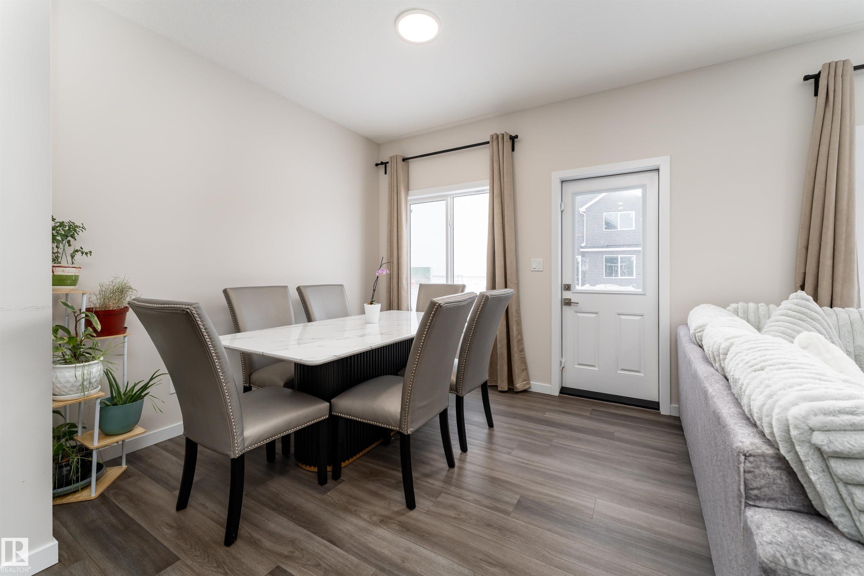2120 Muckleplum Crescent, Edmonton, AB - Indoor Photo Showing Dining Room