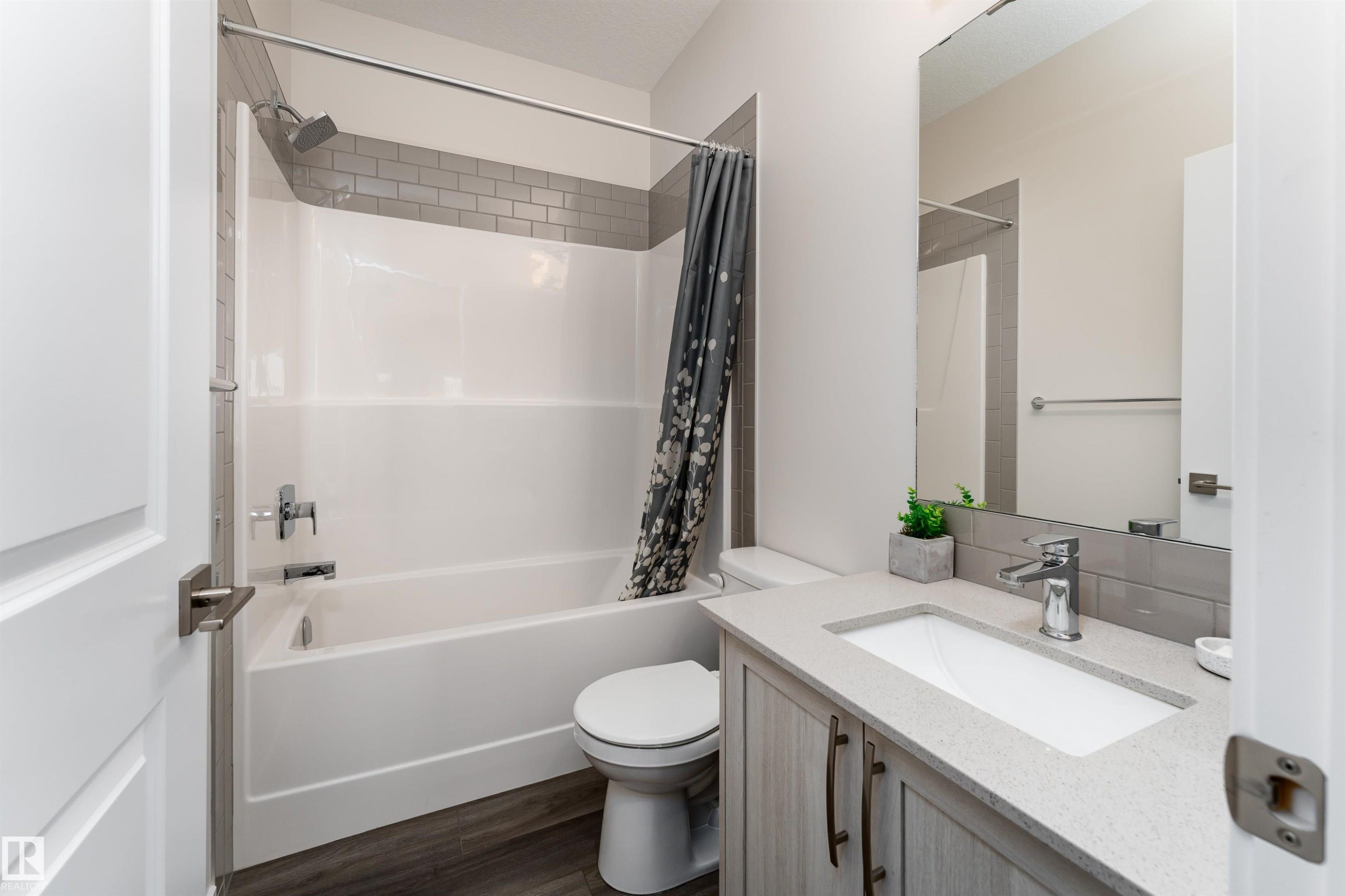 2120 Muckleplum Crescent, Edmonton, AB - Indoor Photo Showing Bathroom