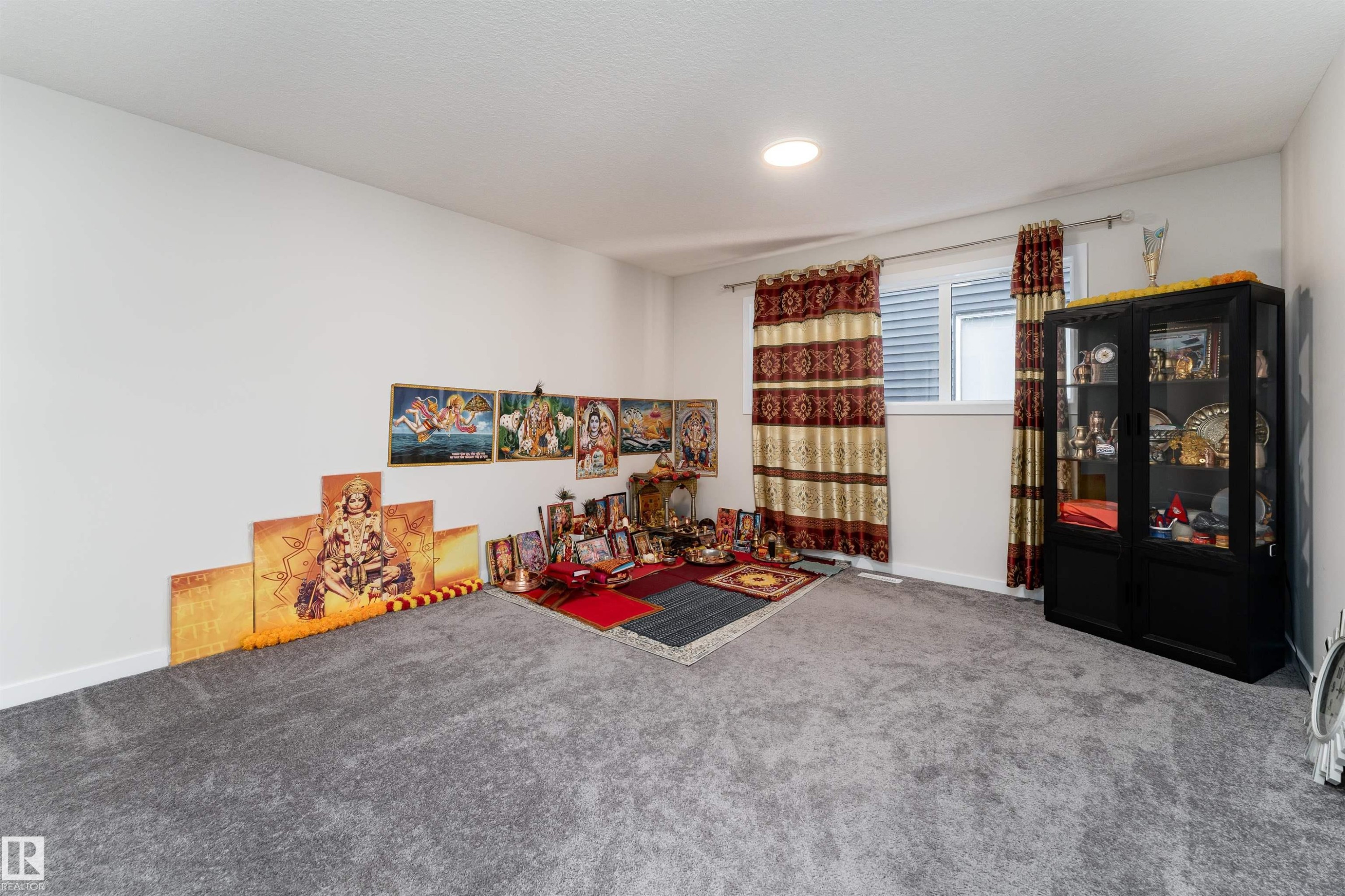 2120 Muckleplum Crescent, Edmonton, AB - Indoor Photo Showing Other Room