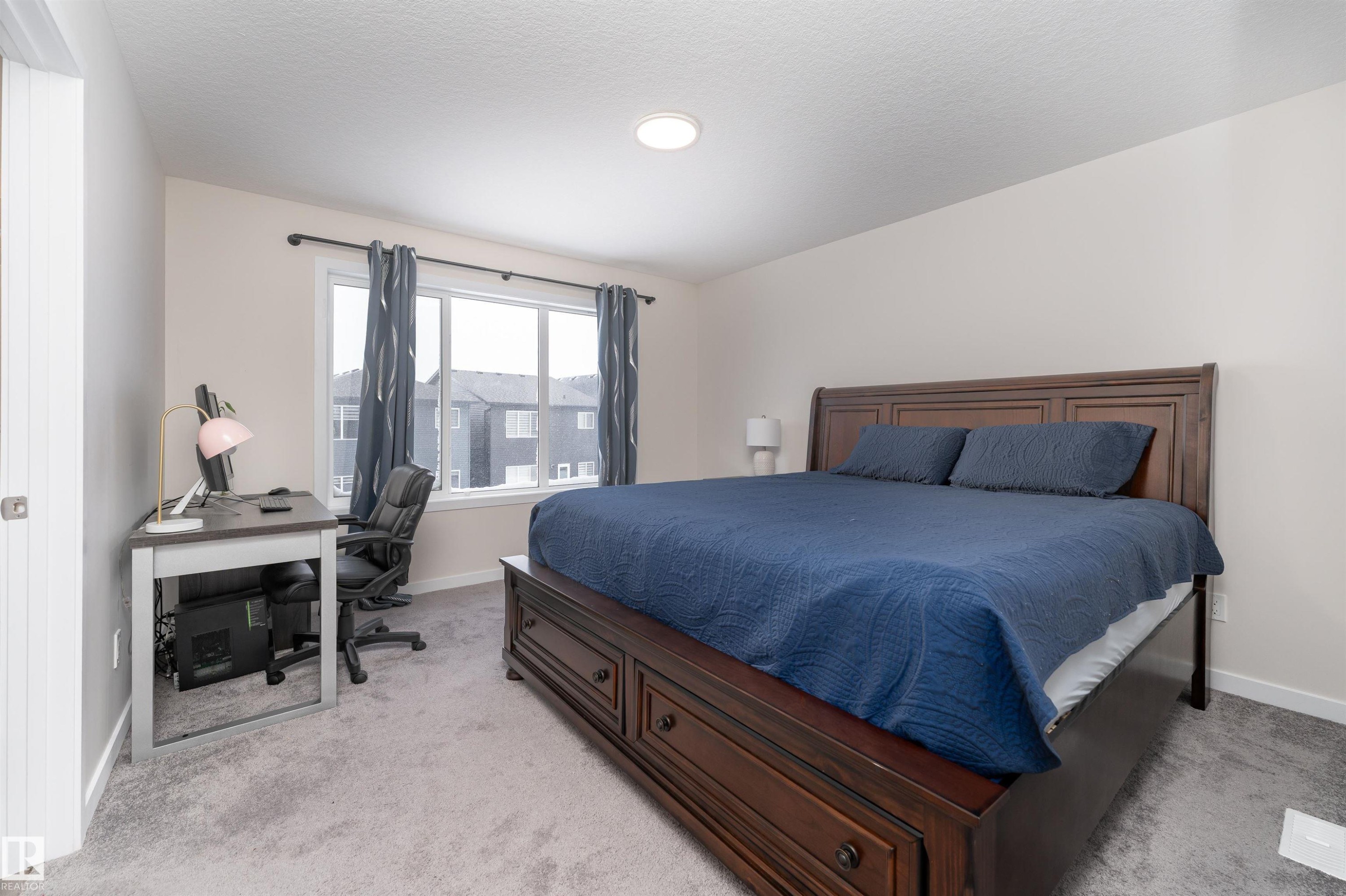2120 Muckleplum Crescent, Edmonton, AB - Indoor Photo Showing Bedroom