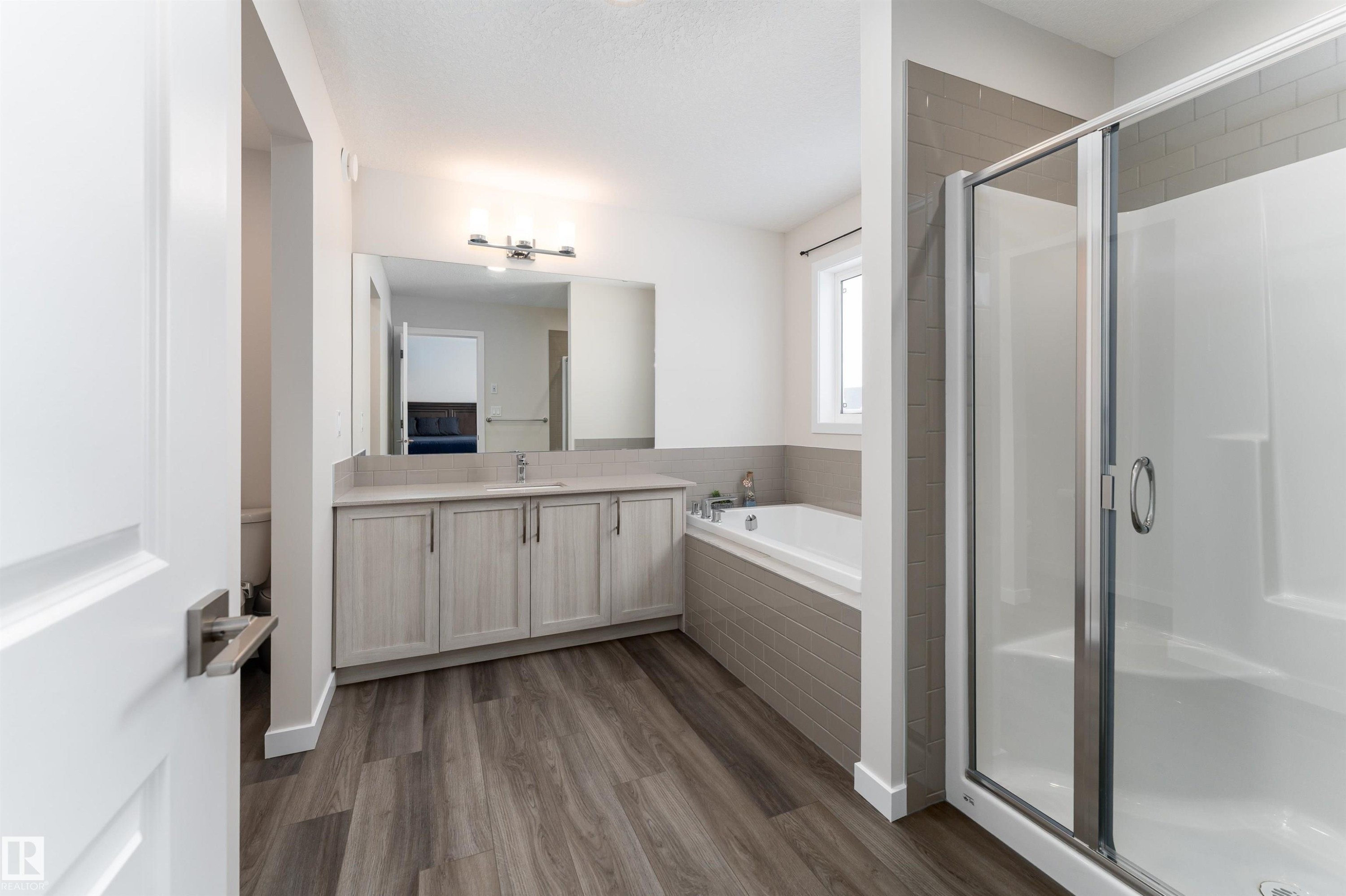 2120 Muckleplum Crescent, Edmonton, AB - Indoor Photo Showing Bathroom