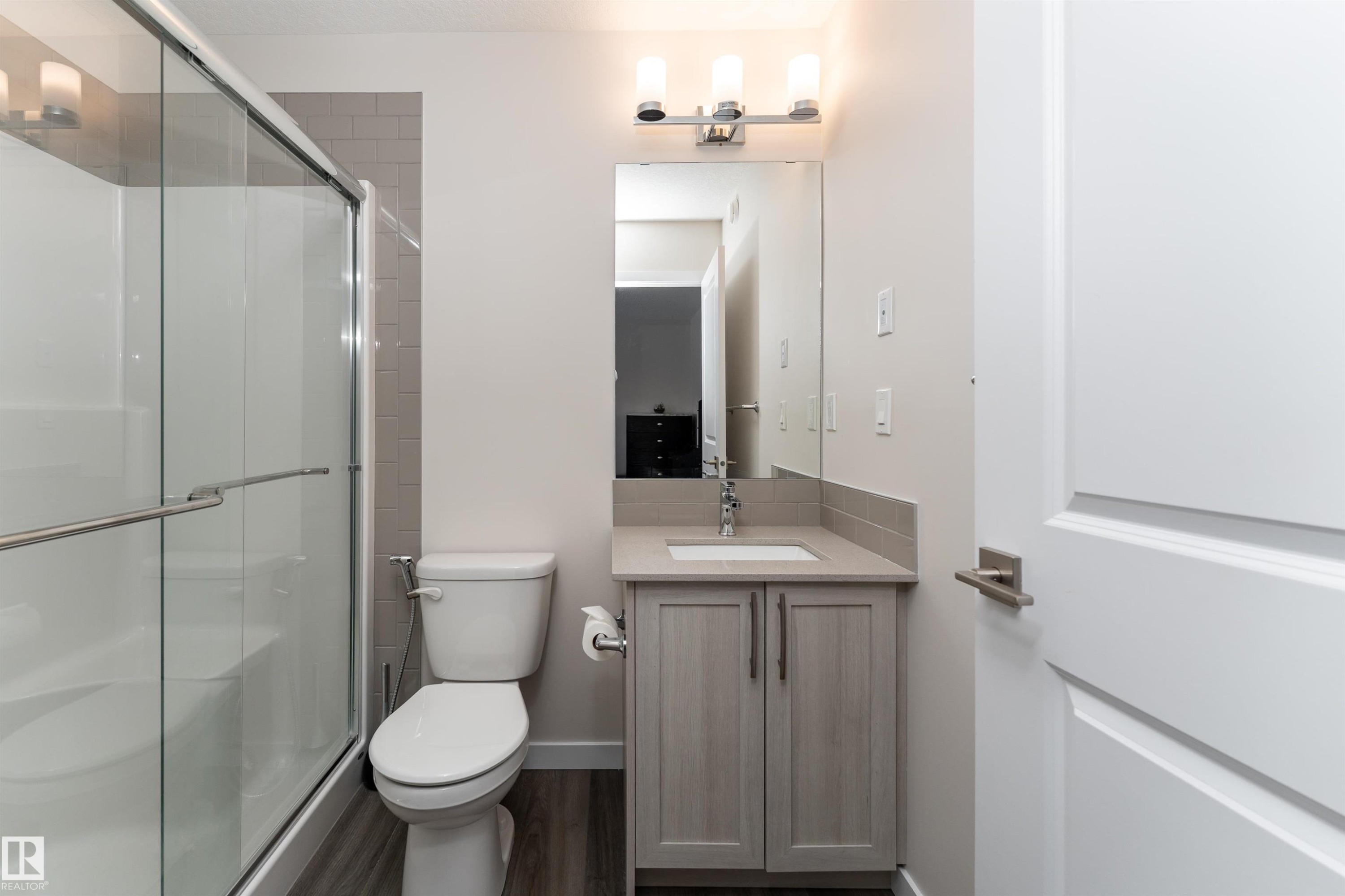 2120 Muckleplum Crescent, Edmonton, AB - Indoor Photo Showing Bathroom
