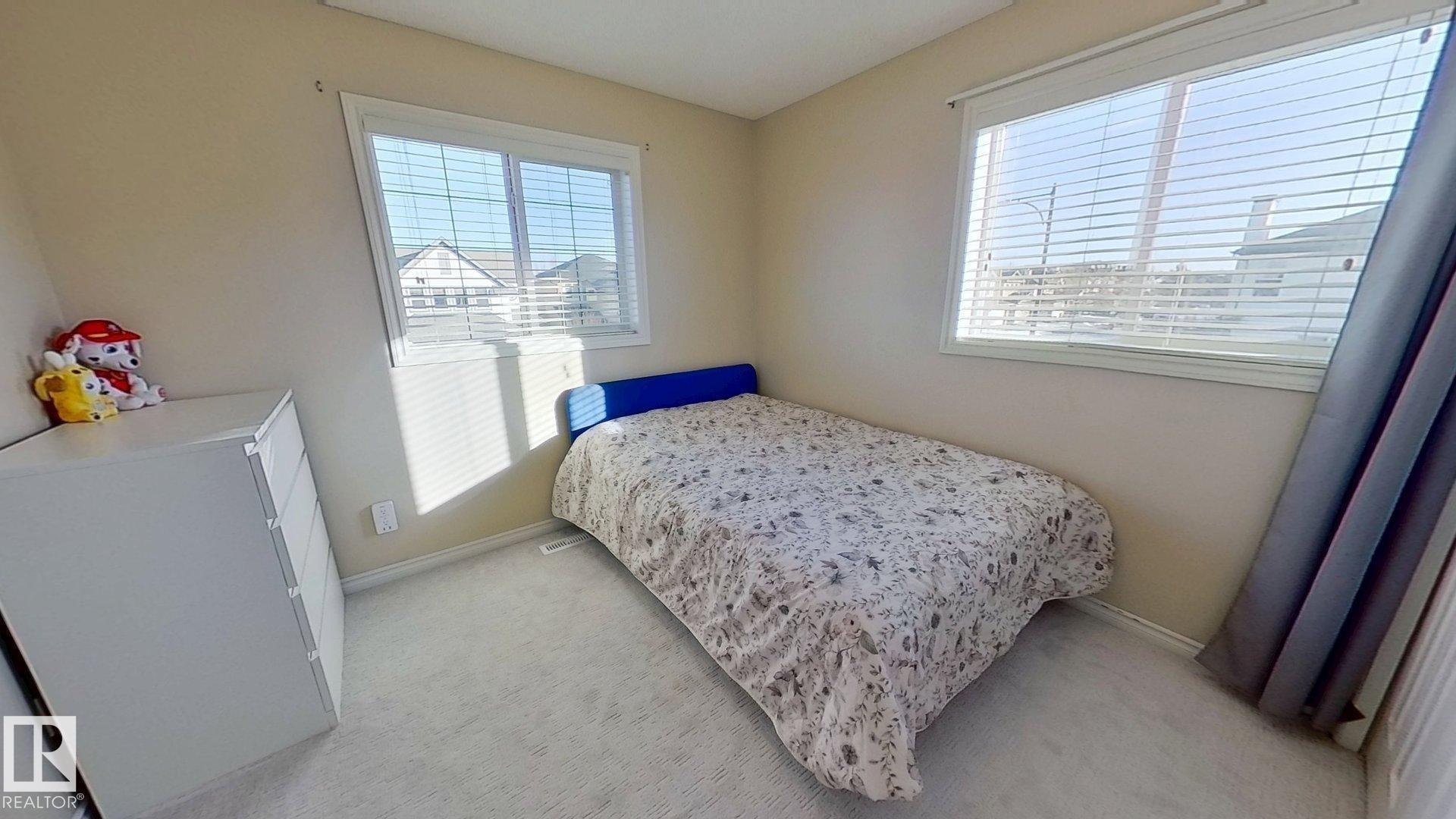 7376 Singer Way, Edmonton, AB - Indoor Photo Showing Bedroom