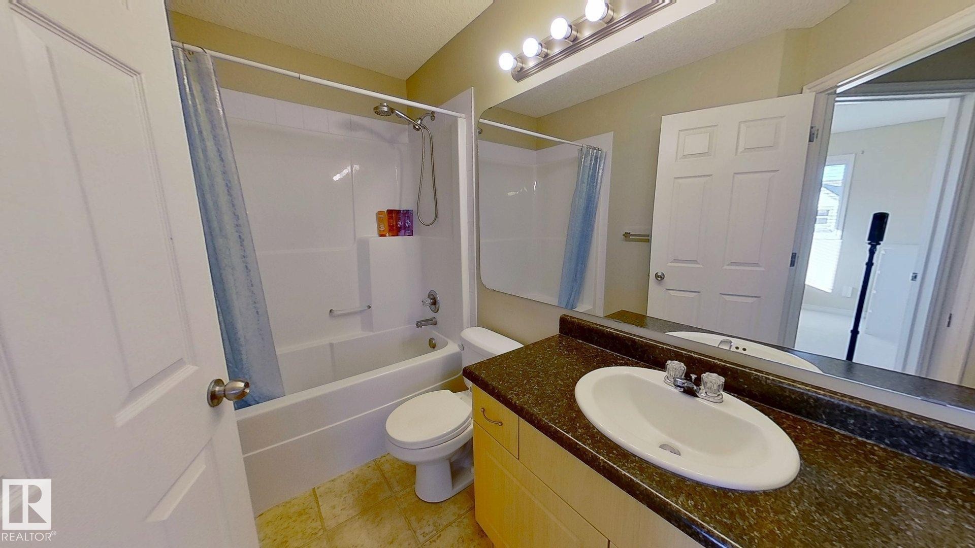 7376 Singer Way, Edmonton, AB - Indoor Photo Showing Bathroom