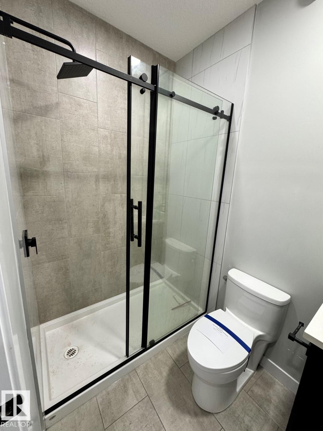 5321 Kimball Place, Edmonton, AB - Indoor Photo Showing Bathroom