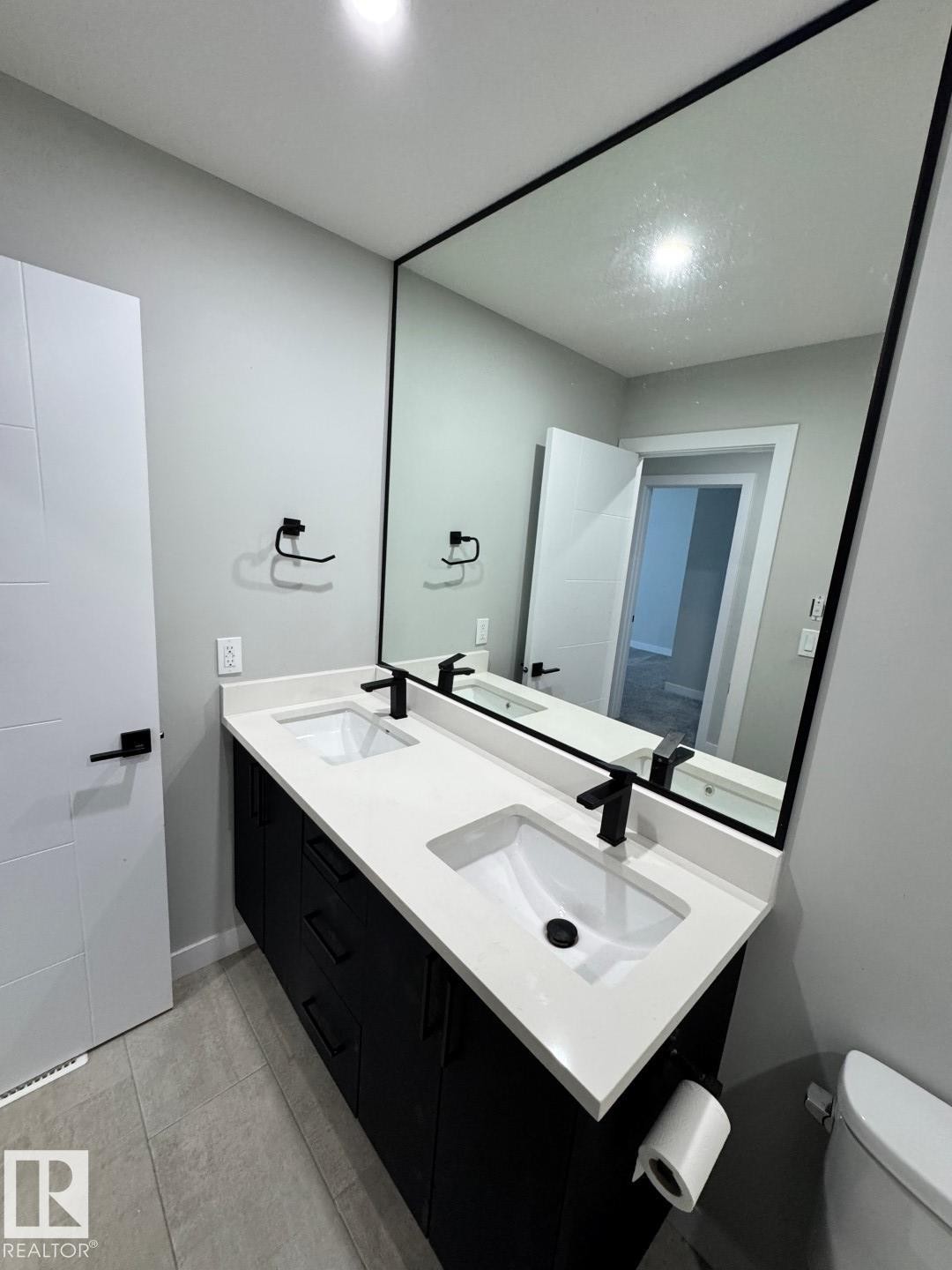 5321 Kimball Place, Edmonton, AB - Indoor Photo Showing Bathroom