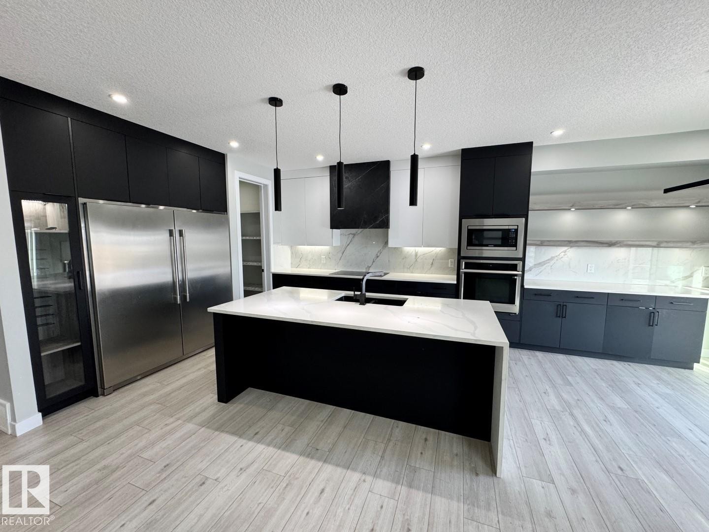 5321 Kimball Place, Edmonton, AB - Indoor Photo Showing Kitchen With Double Sink With Upgraded Kitchen