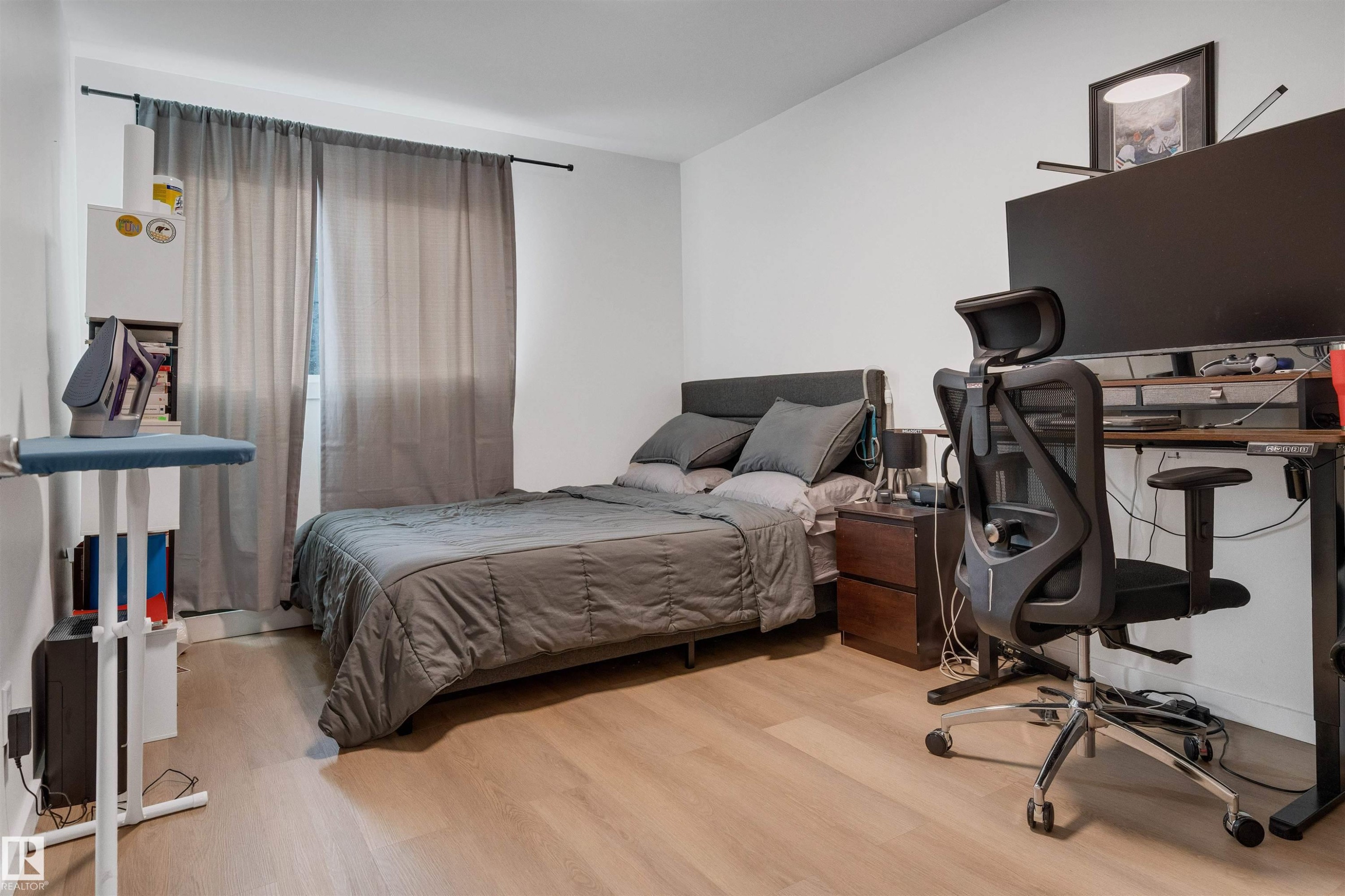 10619 64 Avenue, Edmonton, AB - Indoor Photo Showing Bedroom
