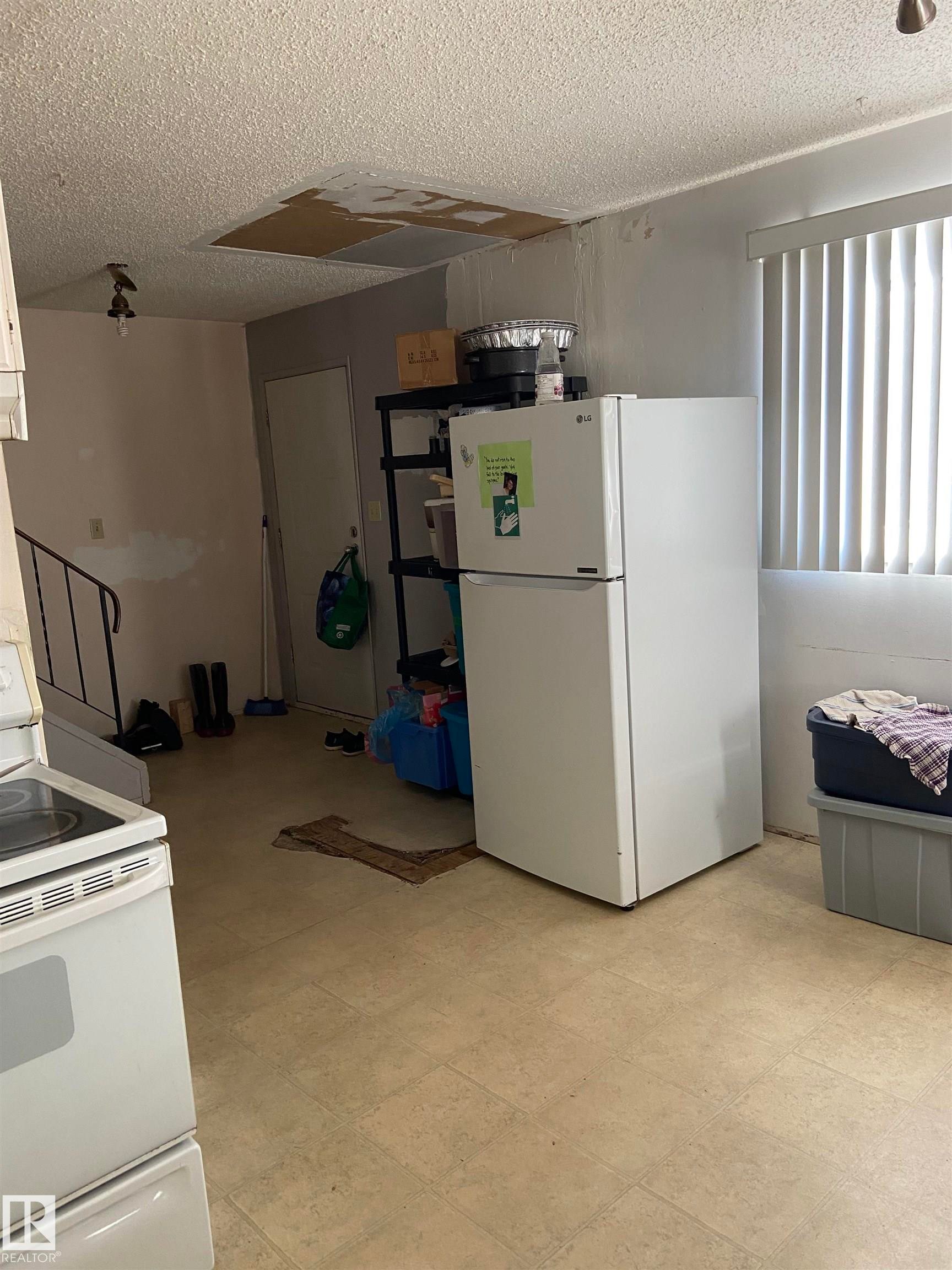 9 5325 48 Avenue, Redwater, AB - Indoor Photo Showing Kitchen