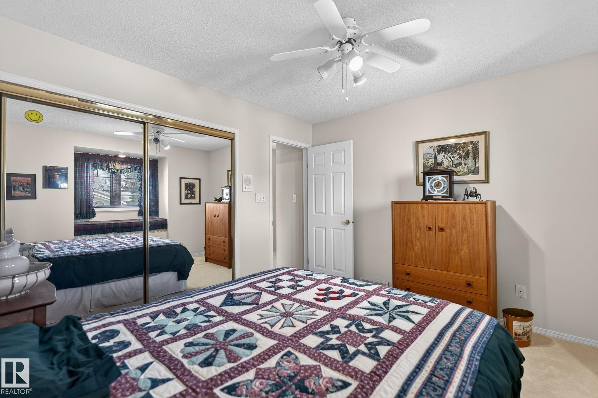 Bedroom featuring a ceiling fan, light carpet, a closet, and a textured ceiling - 313 Hedley Way, Edmonton, AB - Indoor Photo Showing Bedroom