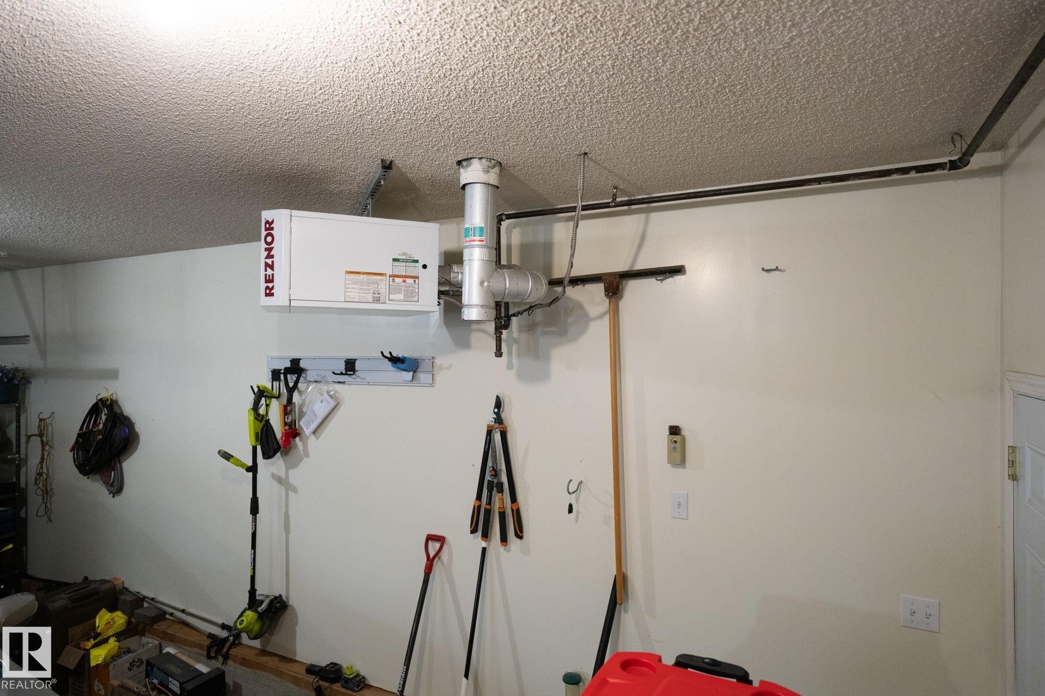 View of garage - 313 Hedley Way, Edmonton, AB - Indoor