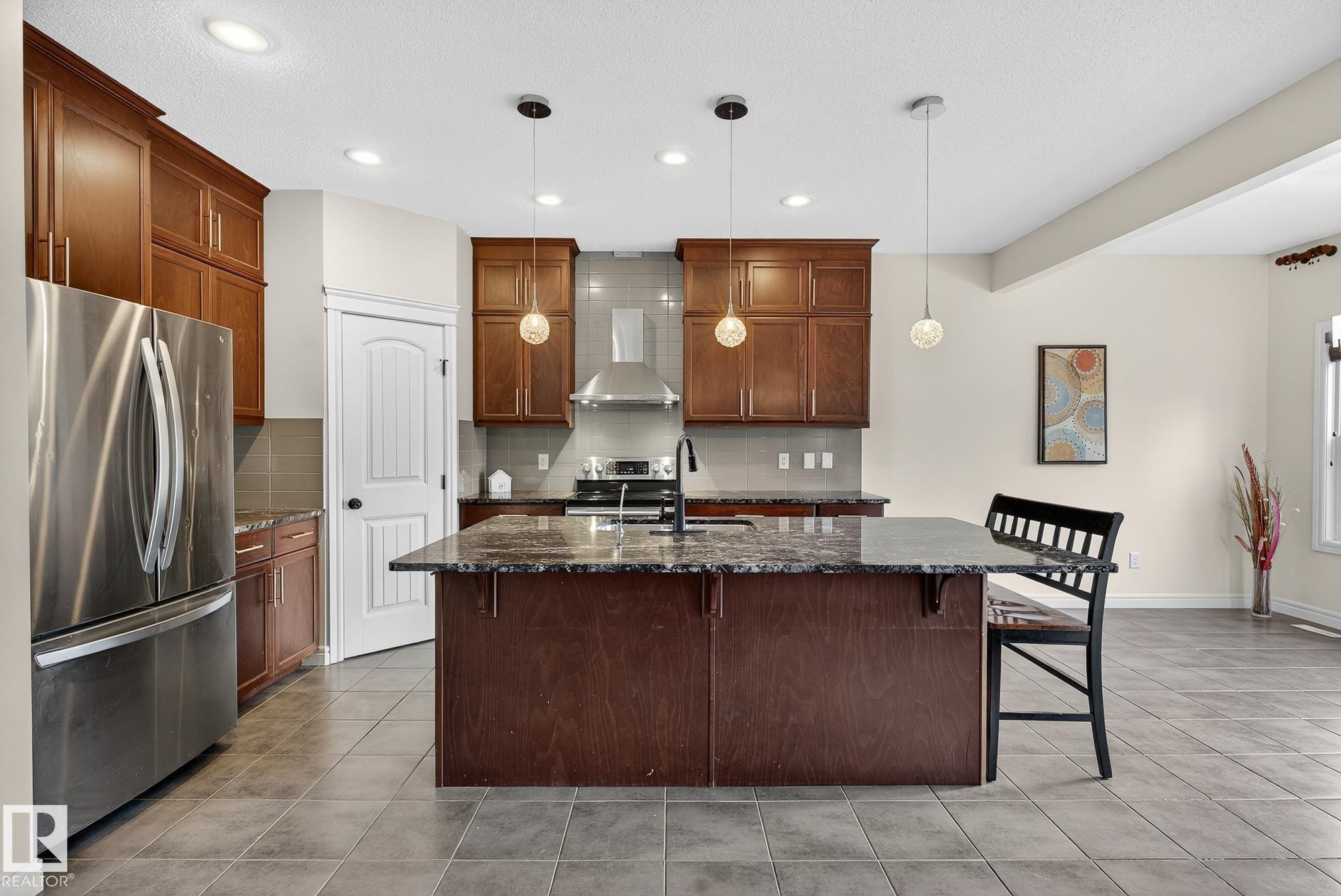 7915 18 Ave, Edmonton, AB - Indoor Photo Showing Kitchen With Upgraded Kitchen