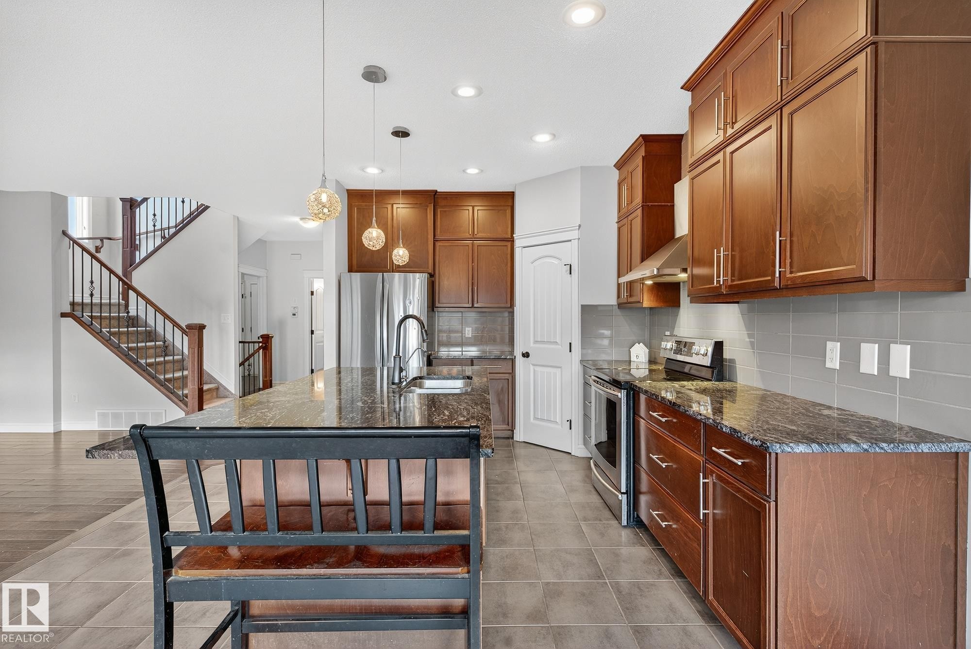 7915 18 Ave, Edmonton, AB - Indoor Photo Showing Kitchen With Upgraded Kitchen