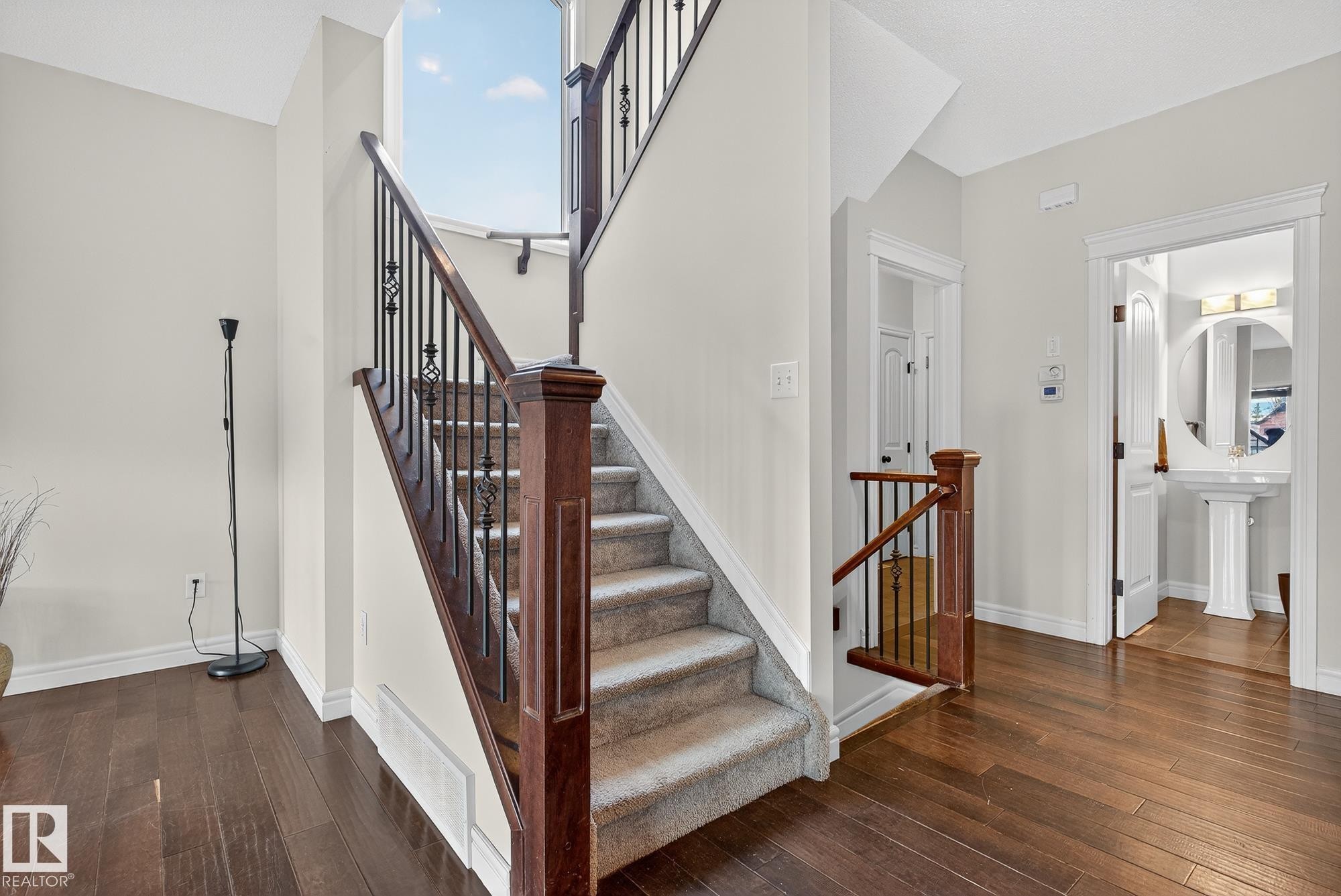 7915 18 Ave, Edmonton, AB - Indoor Photo Showing Other Room