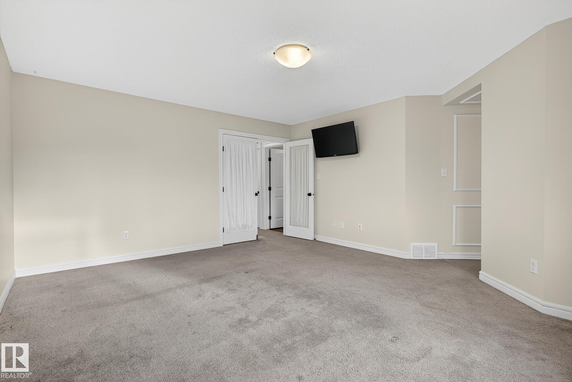 7915 18 Ave, Edmonton, AB - Indoor Photo Showing Other Room