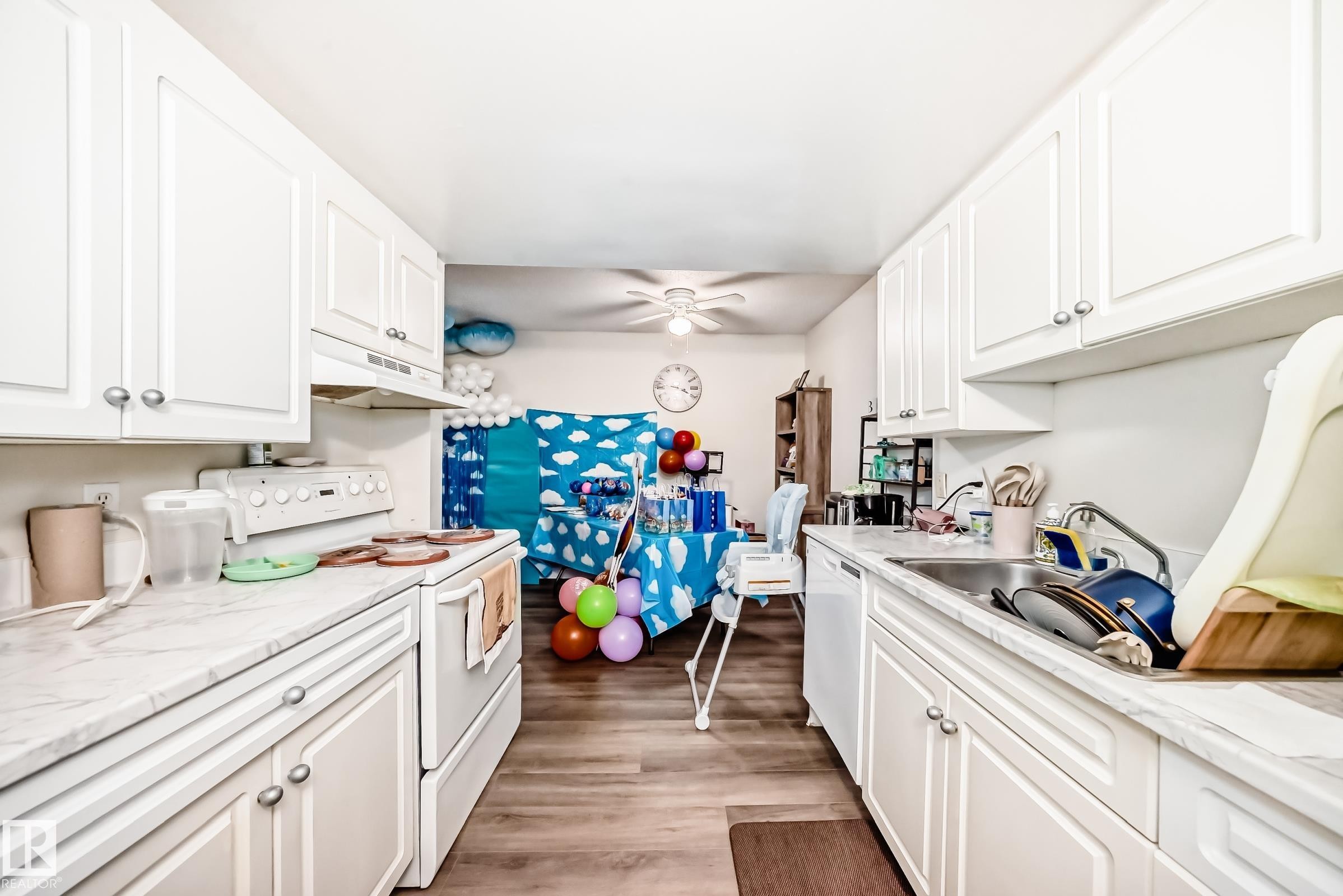306 2908 116A Avenue, Edmonton, AB - Indoor Photo Showing Kitchen
