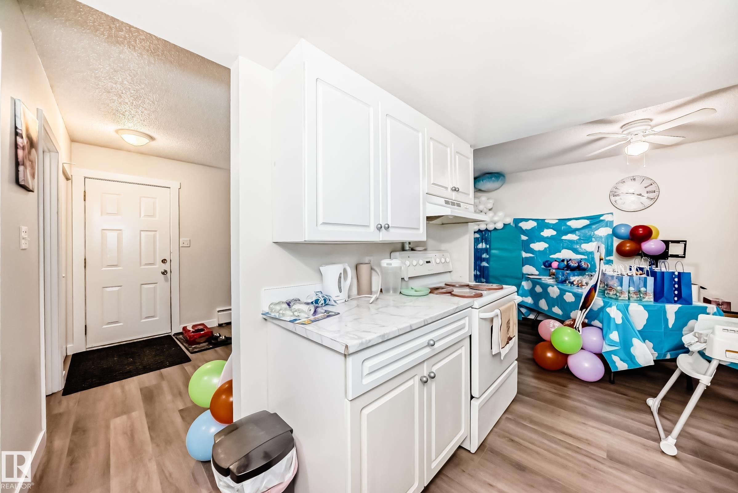 306 2908 116A Avenue, Edmonton, AB - Indoor Photo Showing Kitchen