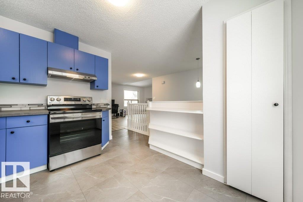 1877 Mill Woods Road E, Edmonton, AB - Indoor Photo Showing Kitchen