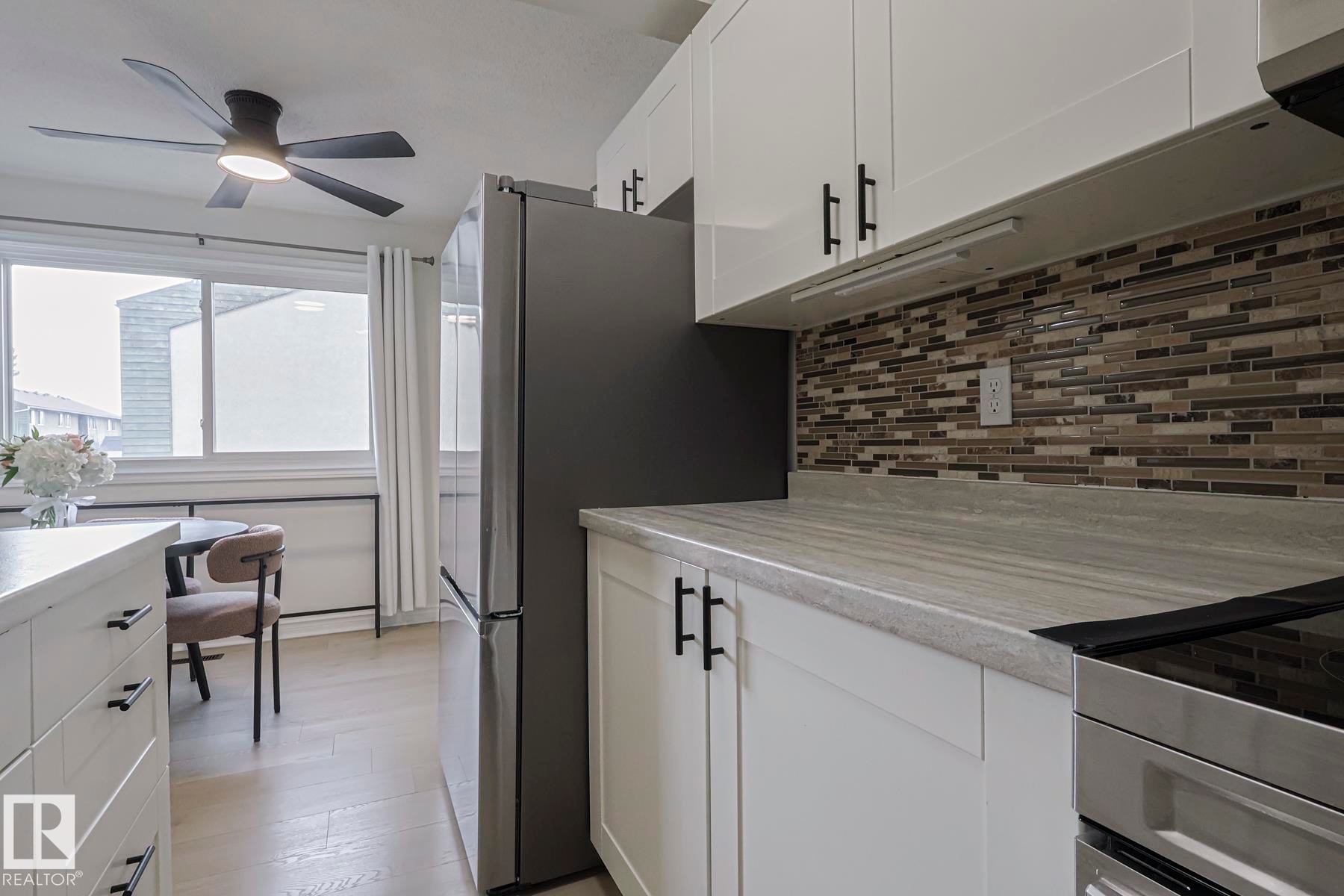663 Abbottsfield Road, Edmonton, AB - Indoor Photo Showing Kitchen