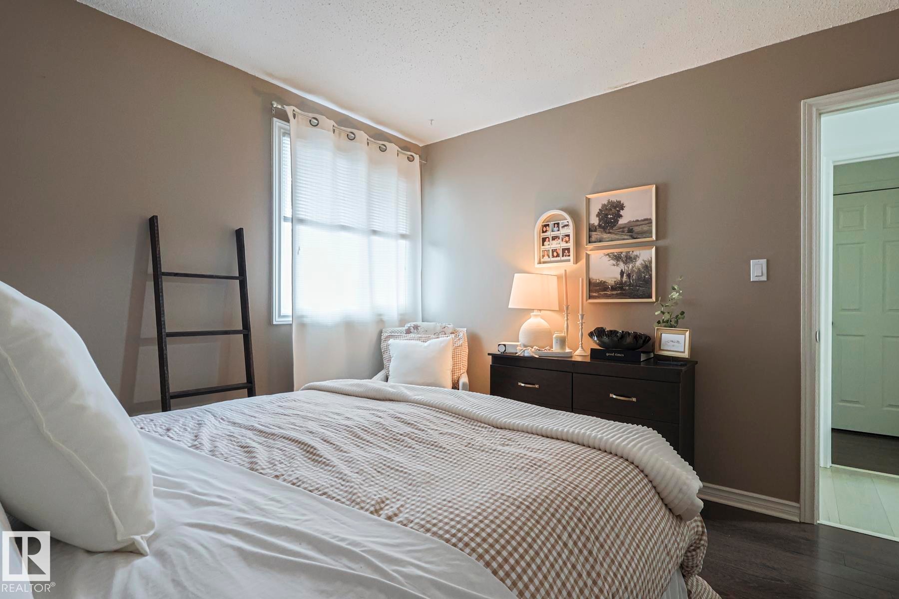 663 Abbottsfield Road, Edmonton, AB - Indoor Photo Showing Bedroom