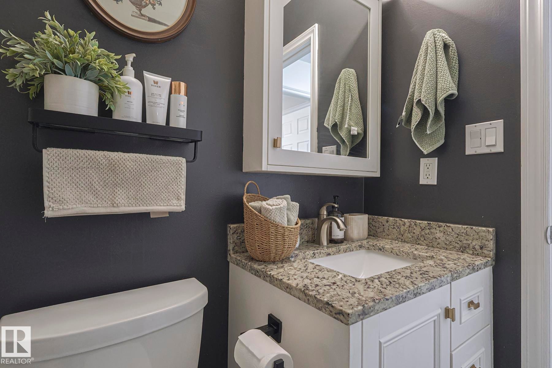 663 Abbottsfield Road, Edmonton, AB - Indoor Photo Showing Bathroom