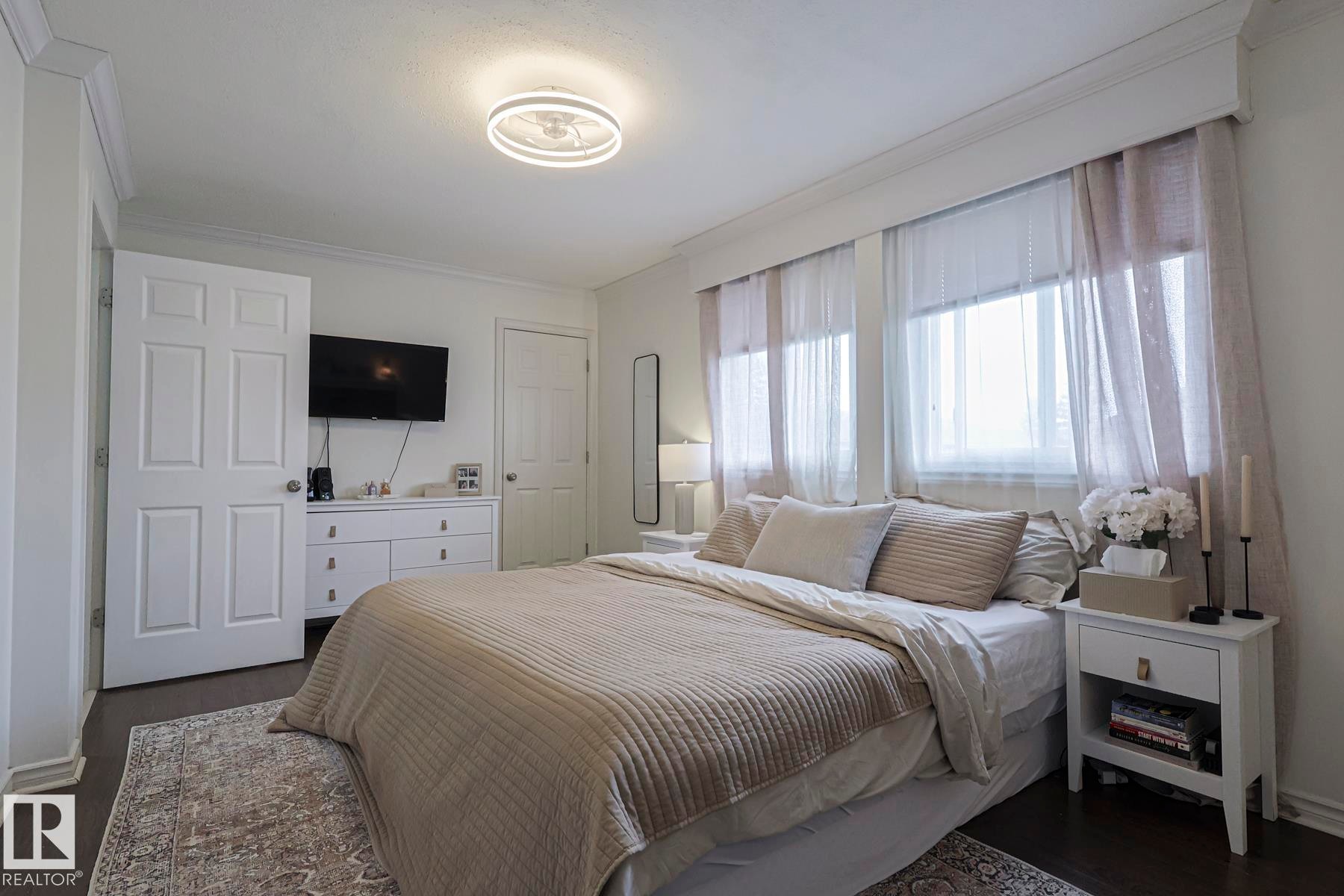 663 Abbottsfield Road, Edmonton, AB - Indoor Photo Showing Bedroom
