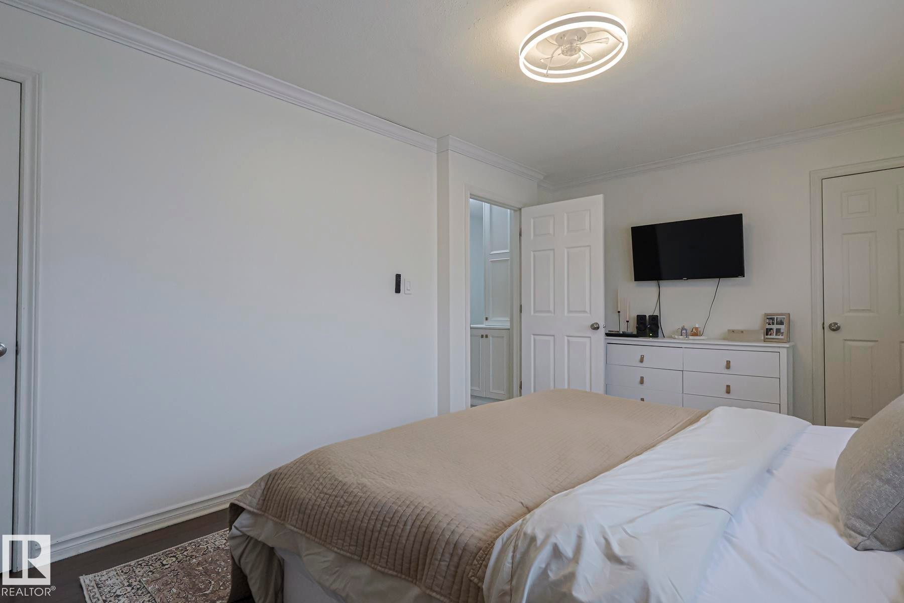 663 Abbottsfield Road, Edmonton, AB - Indoor Photo Showing Bedroom