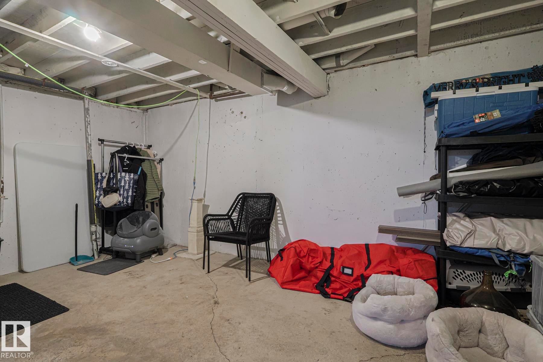 663 Abbottsfield Road, Edmonton, AB - Indoor