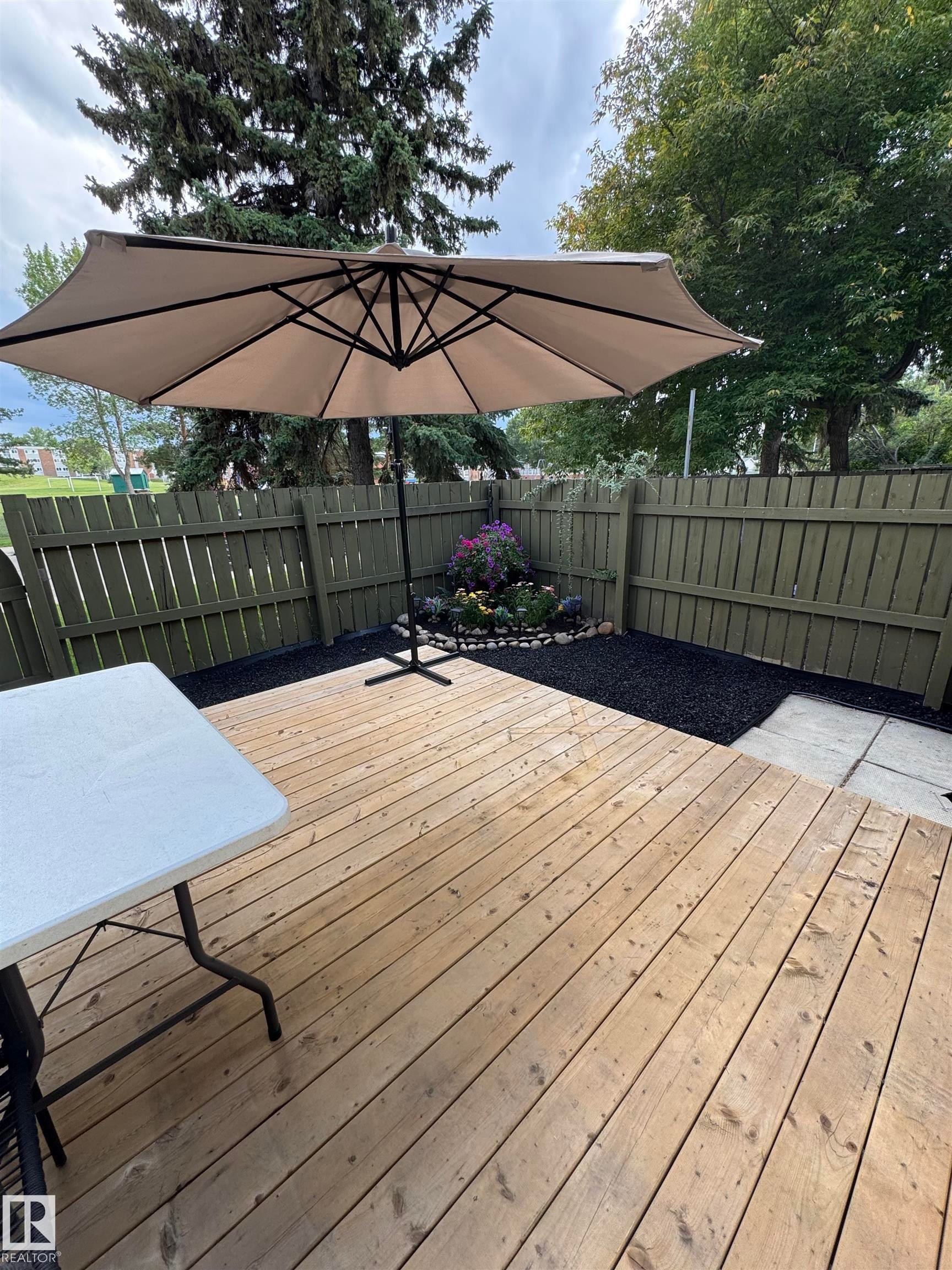 663 Abbottsfield Road, Edmonton, AB - Outdoor With Deck Patio Veranda