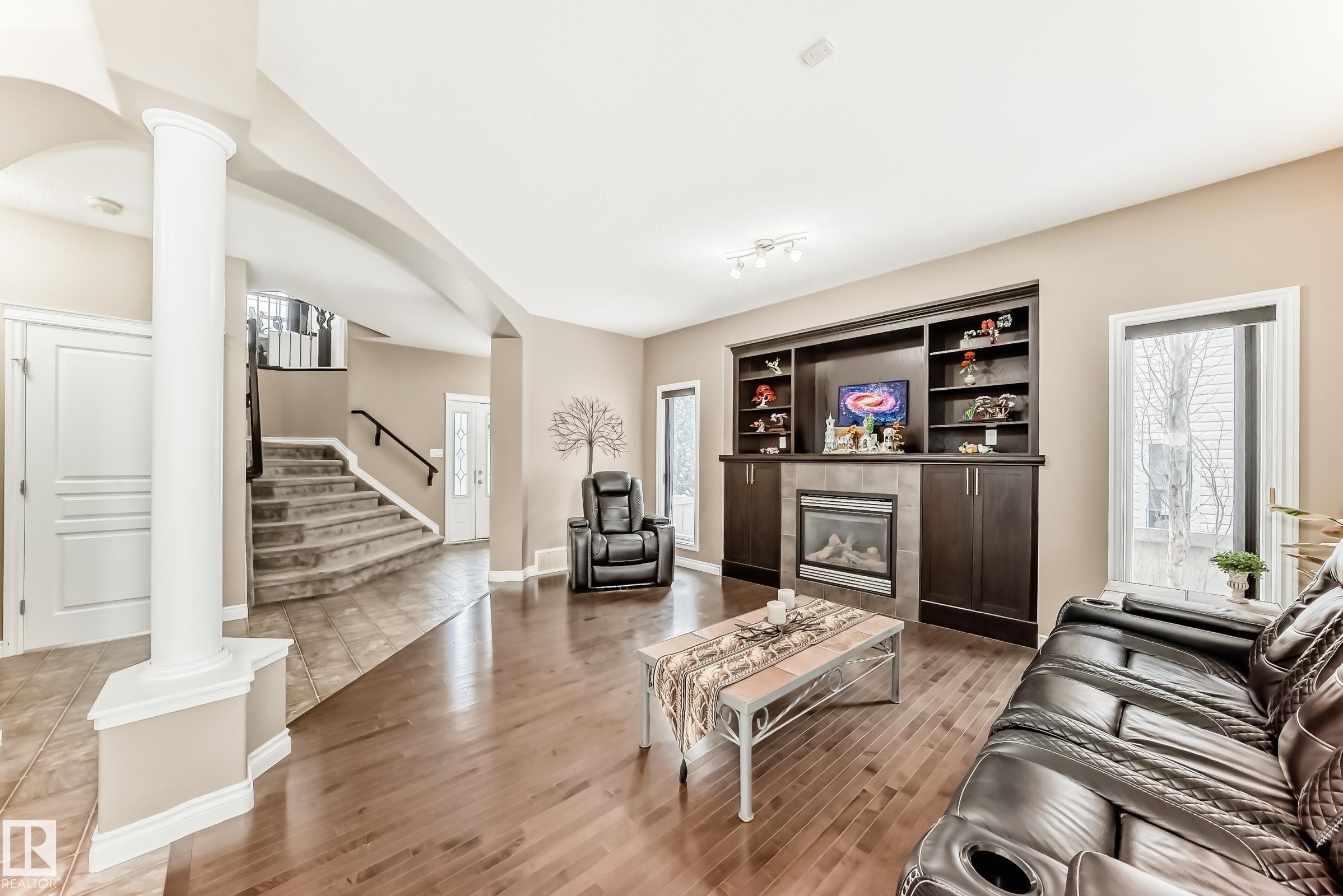 7548 Speaker Way Nw, Edmonton, AB - Indoor Photo Showing Living Room