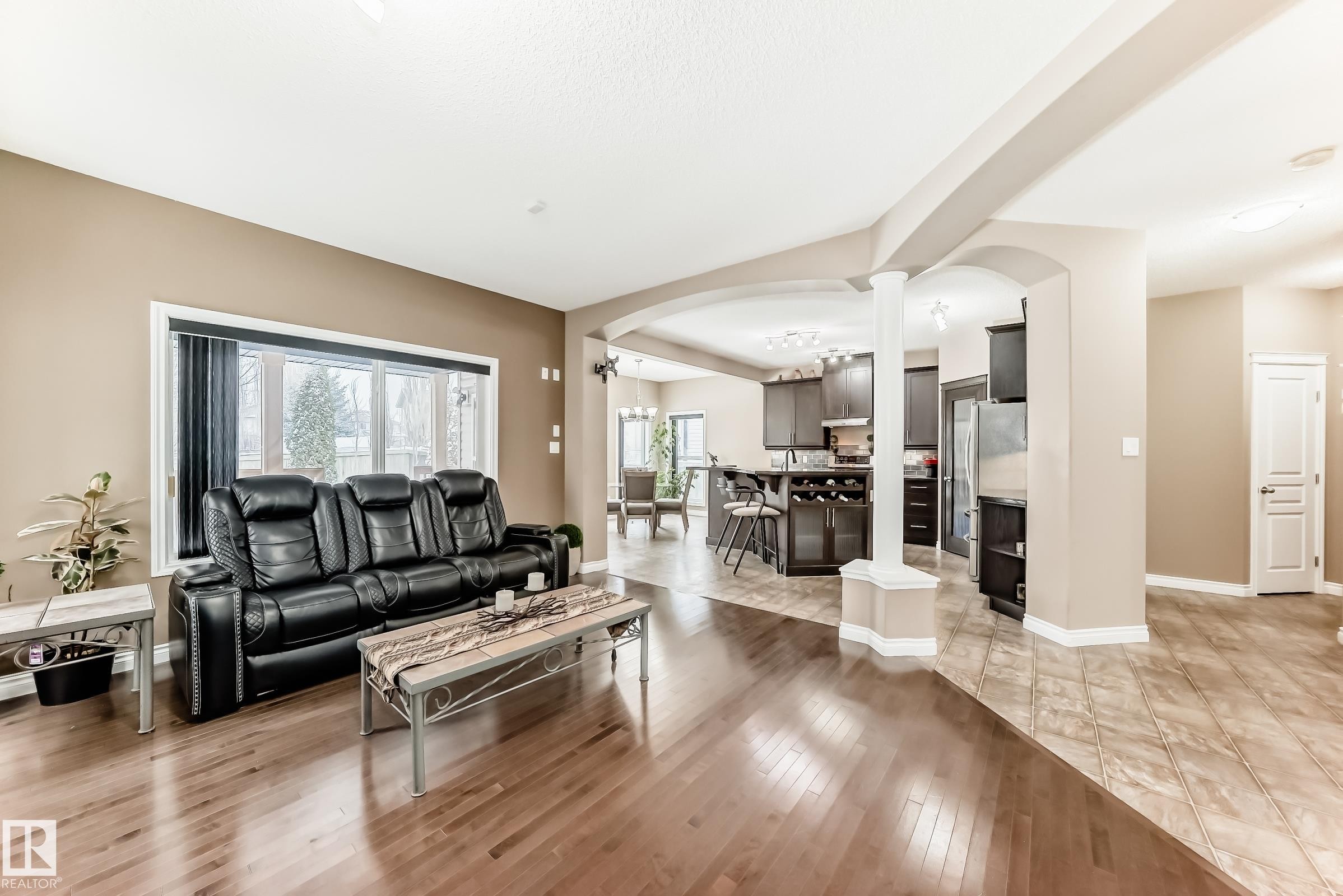 7548 Speaker Way Nw, Edmonton, AB - Indoor Photo Showing Living Room