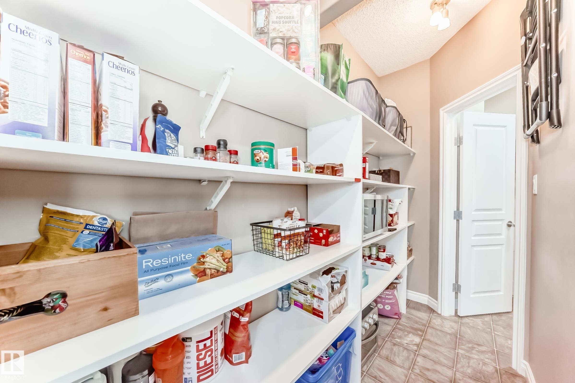 7548 Speaker Way Nw, Edmonton, AB - Indoor With Storage