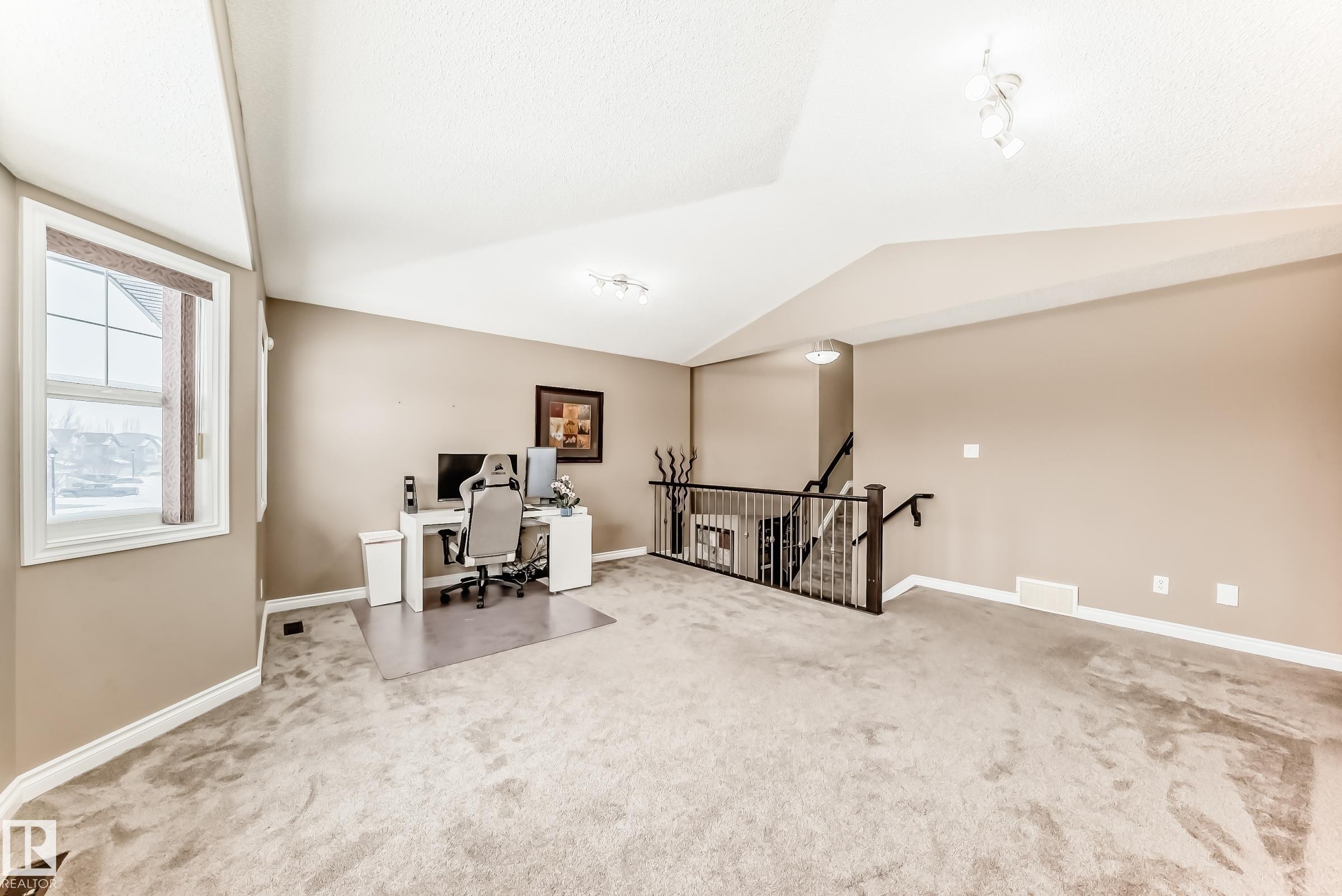 7548 Speaker Way Nw, Edmonton, AB - Indoor Photo Showing Other Room