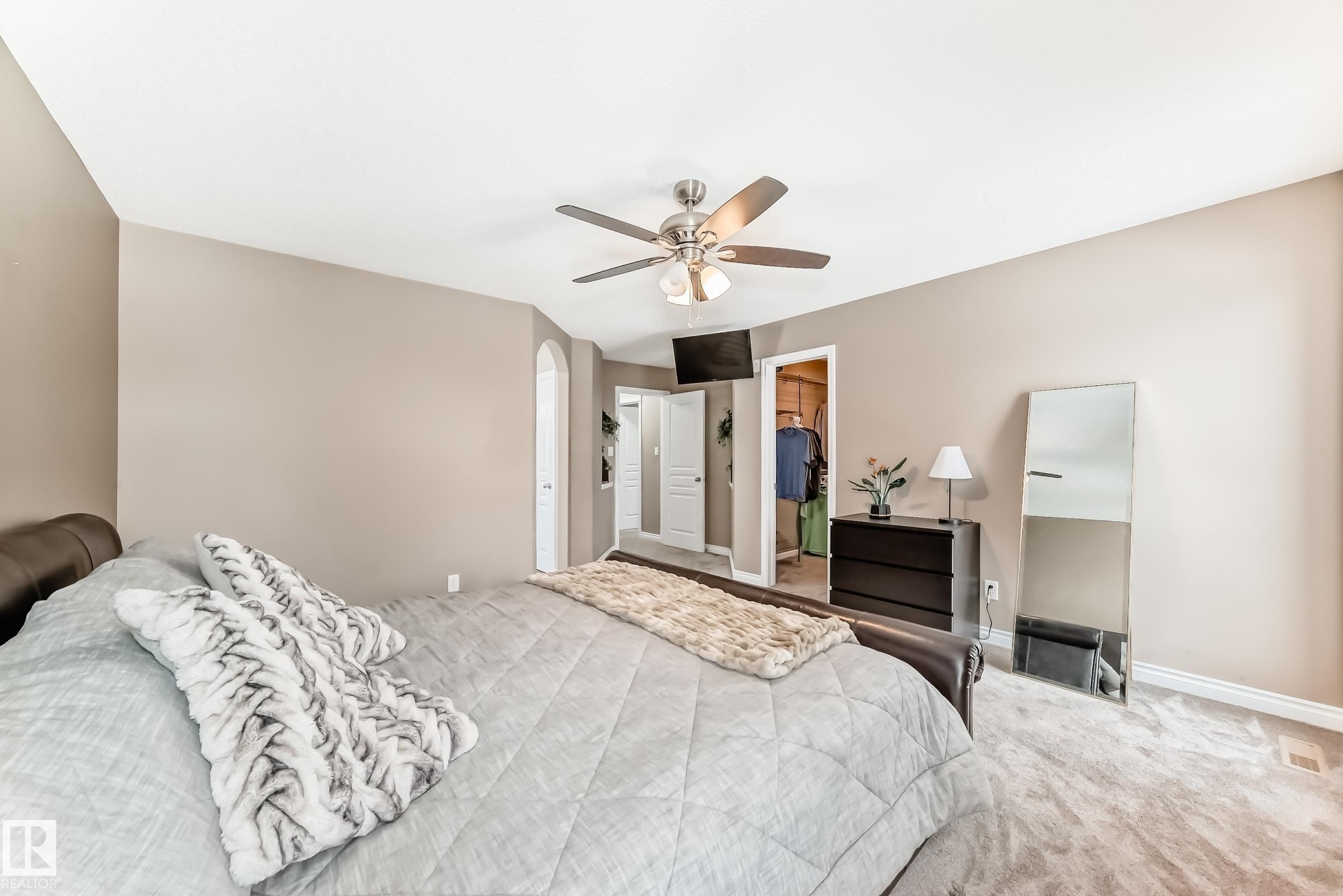 7548 Speaker Way Nw, Edmonton, AB - Indoor Photo Showing Bedroom