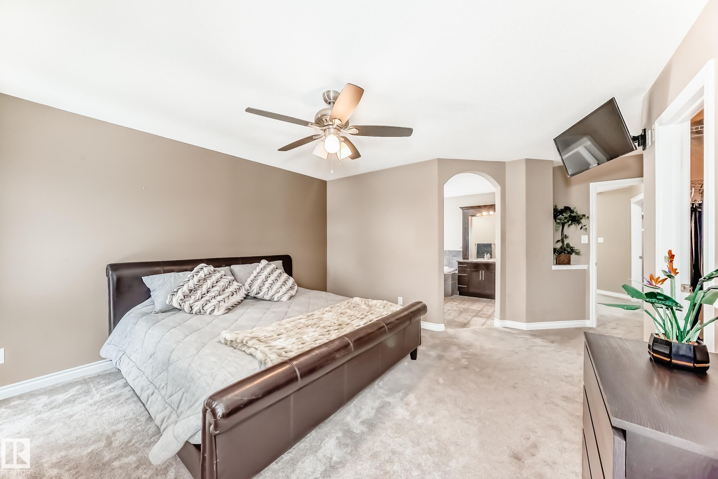 7548 Speaker Way Nw, Edmonton, AB - Indoor Photo Showing Bedroom