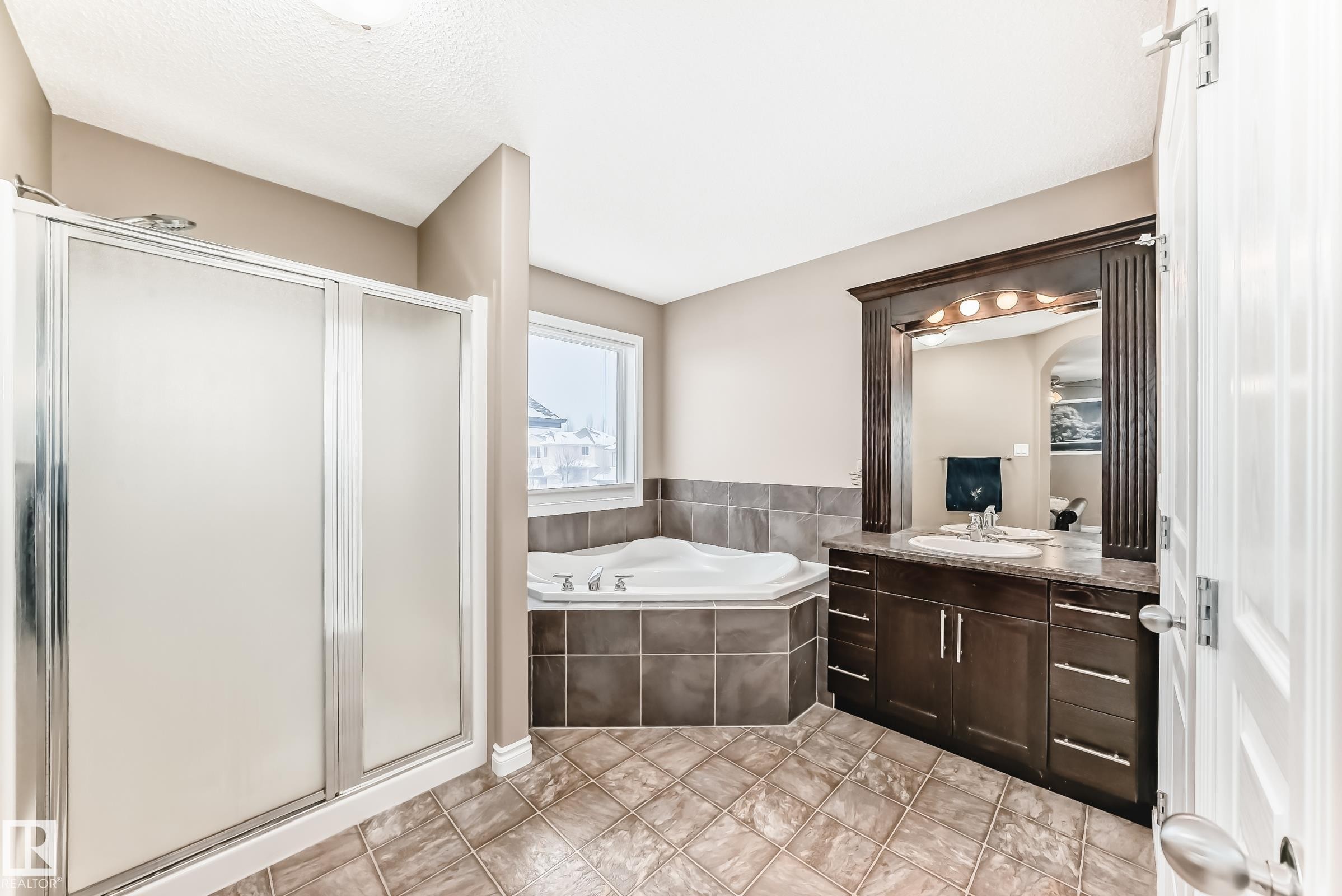 7548 Speaker Way Nw, Edmonton, AB - Indoor Photo Showing Bathroom