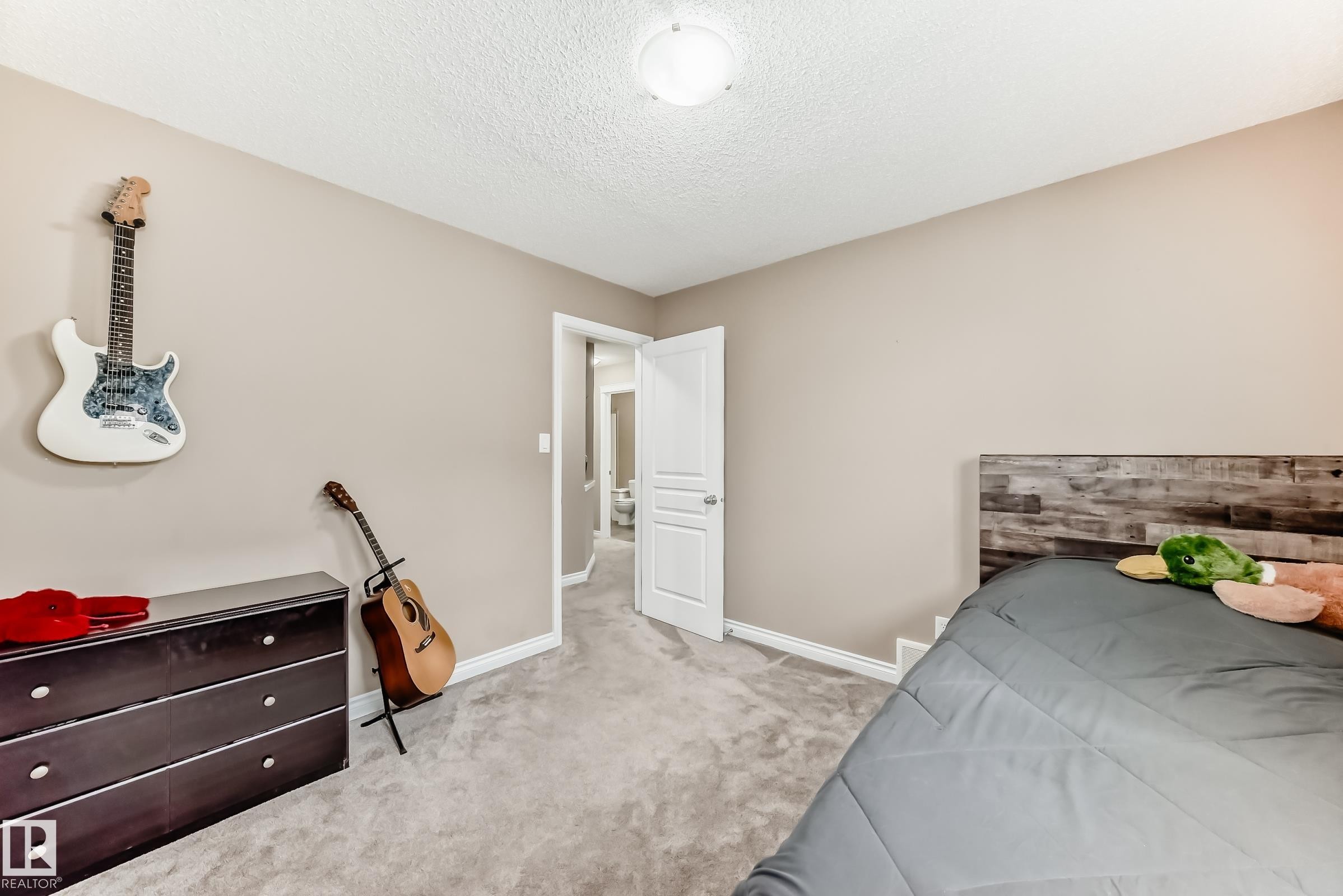 7548 Speaker Way Nw, Edmonton, AB - Indoor Photo Showing Bedroom