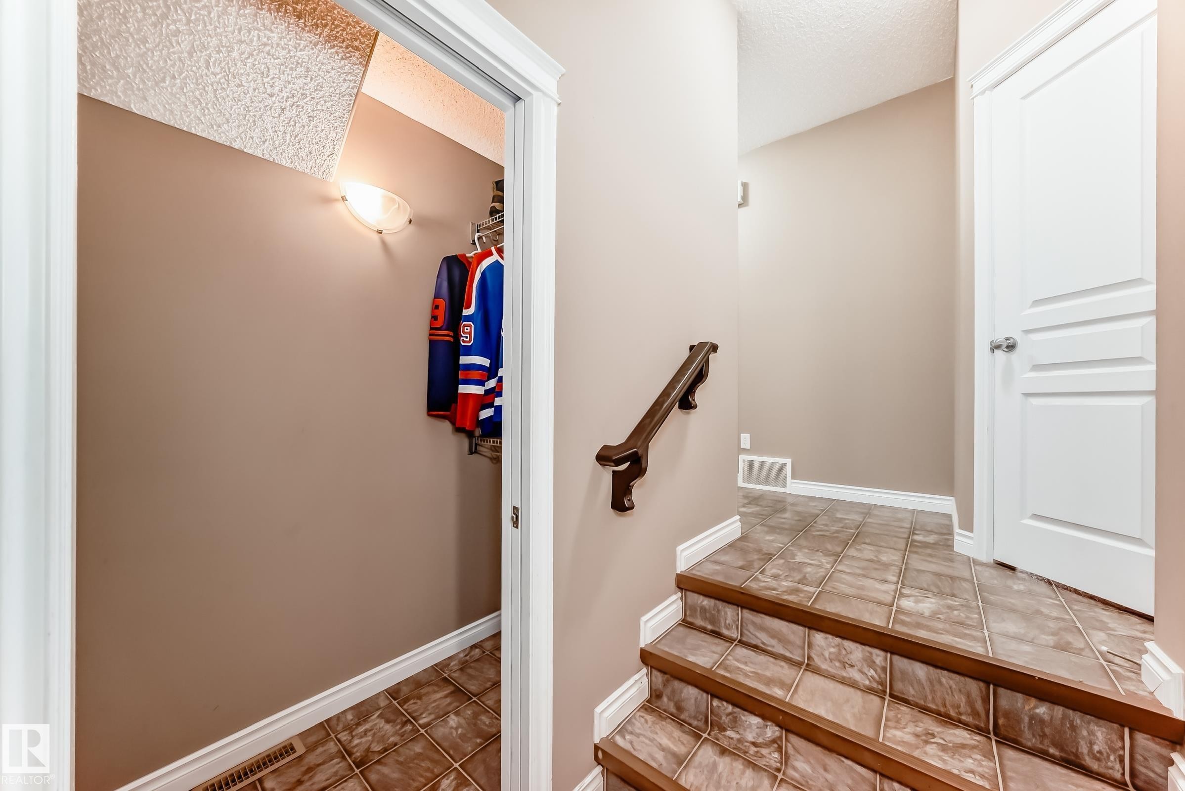 7548 Speaker Way Nw, Edmonton, AB - Indoor Photo Showing Other Room