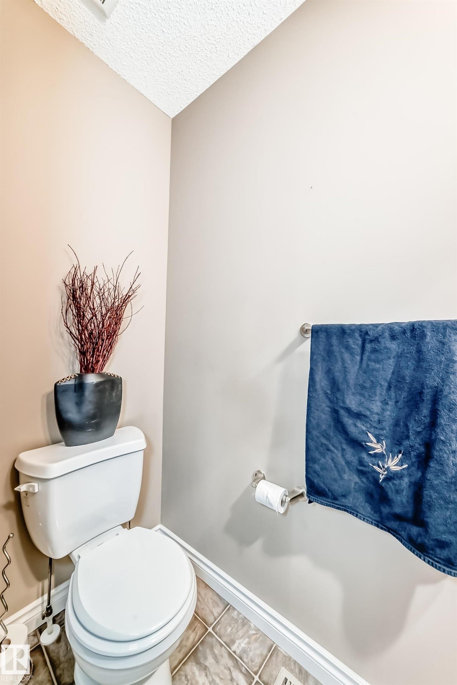 7548 Speaker Way Nw, Edmonton, AB - Indoor Photo Showing Bathroom