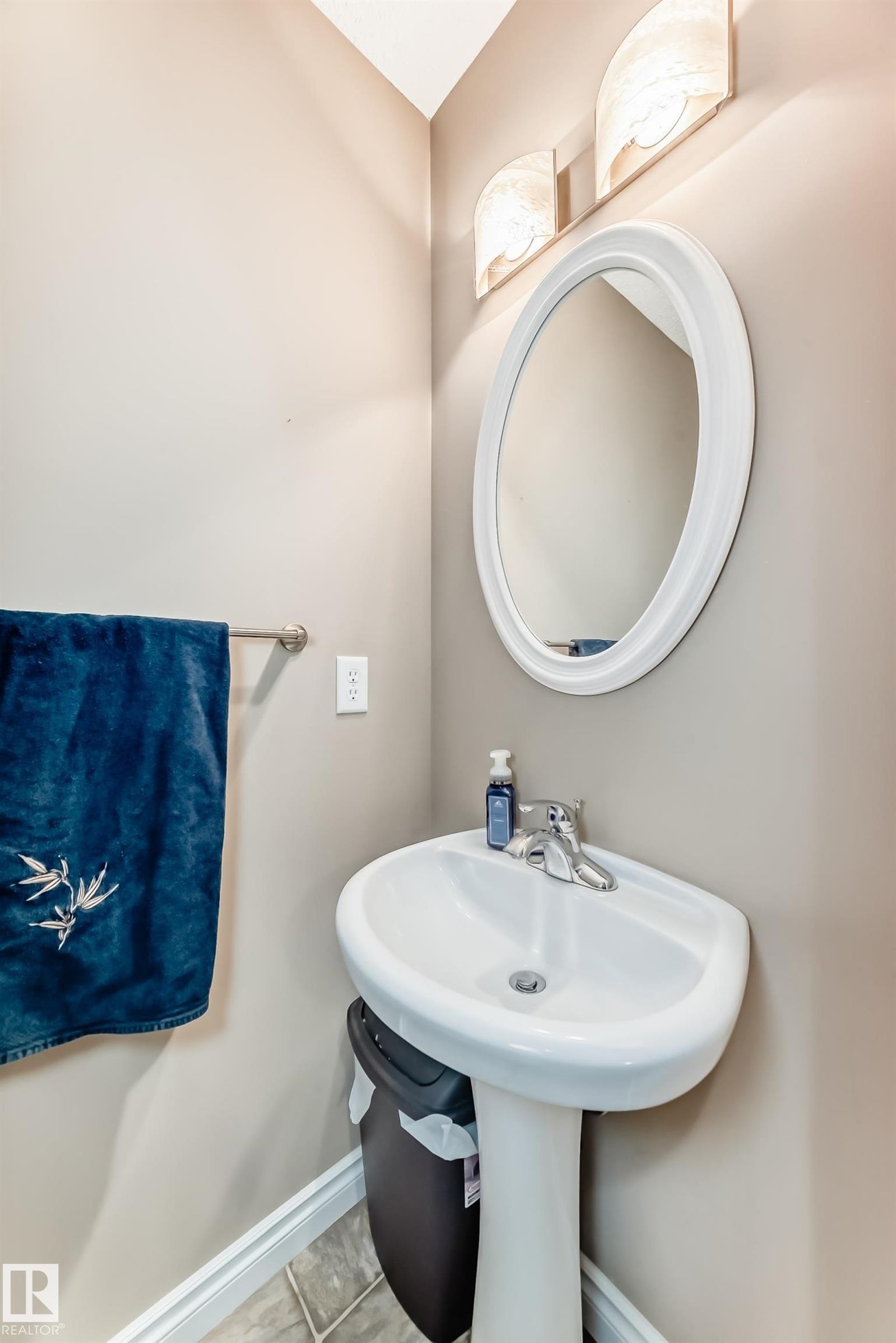 7548 Speaker Way Nw, Edmonton, AB - Indoor Photo Showing Bathroom
