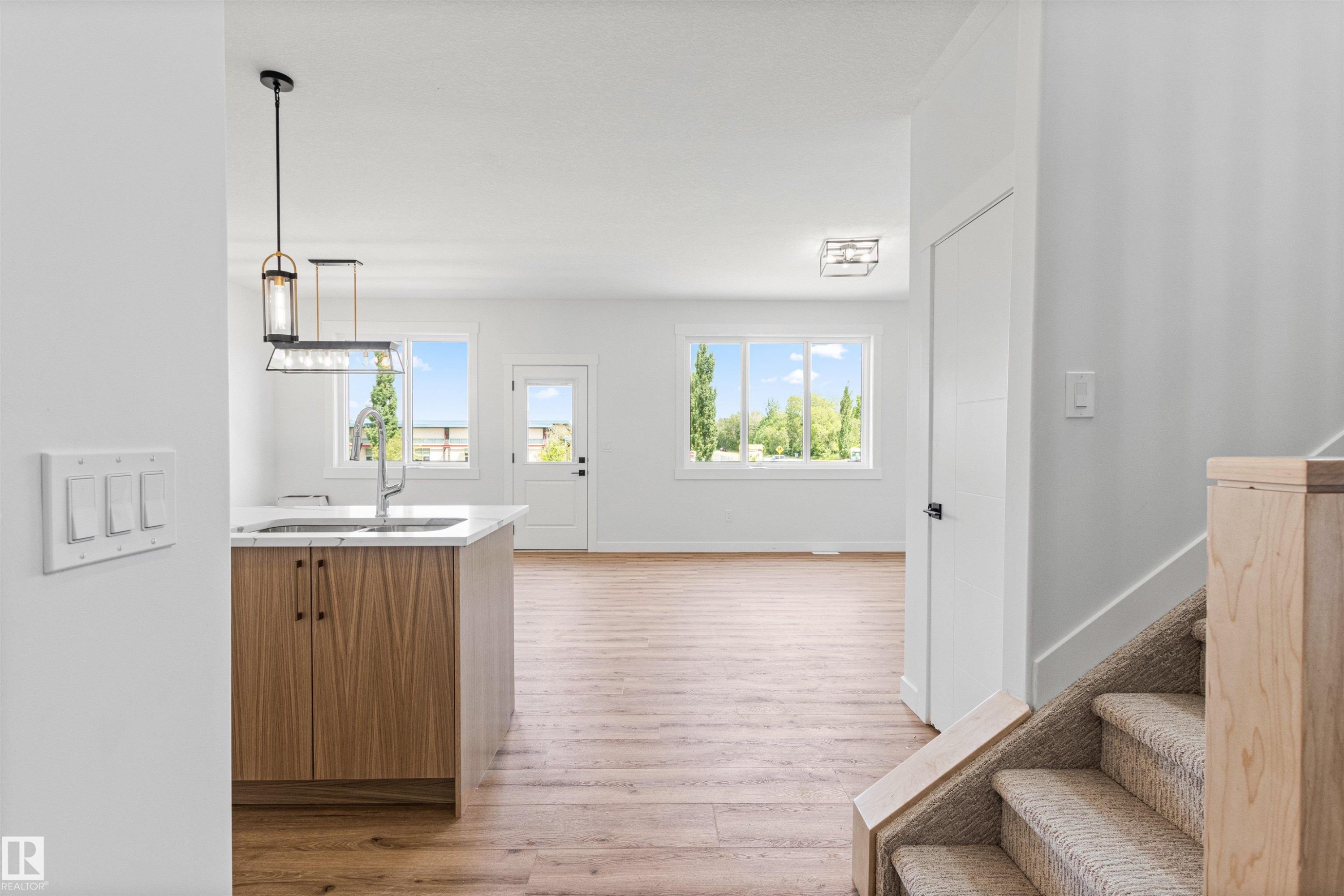 5002 53 Ave, Calmar, AB - Indoor