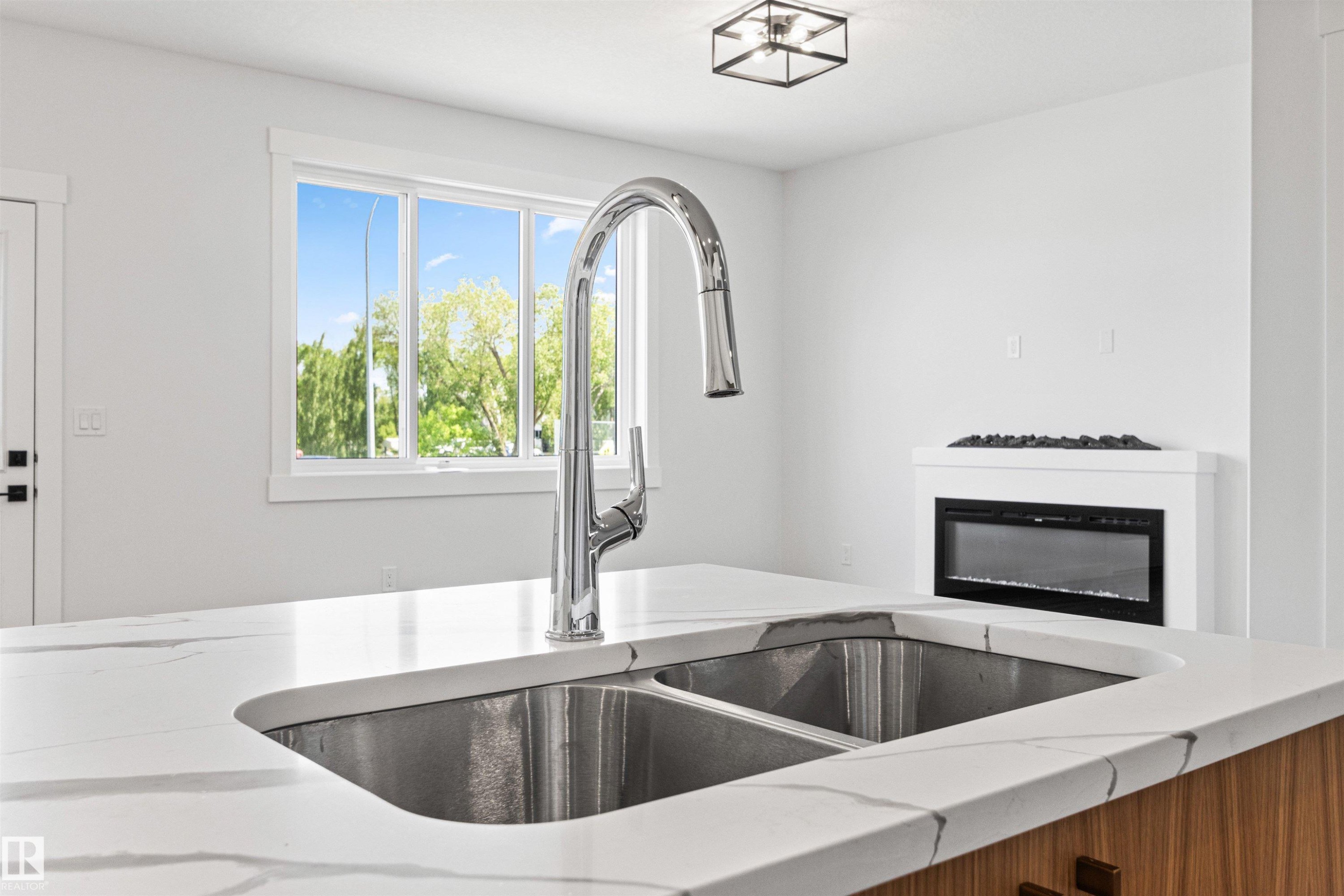 5002 53 Ave, Calmar, AB - Indoor Photo Showing Kitchen With Double Sink