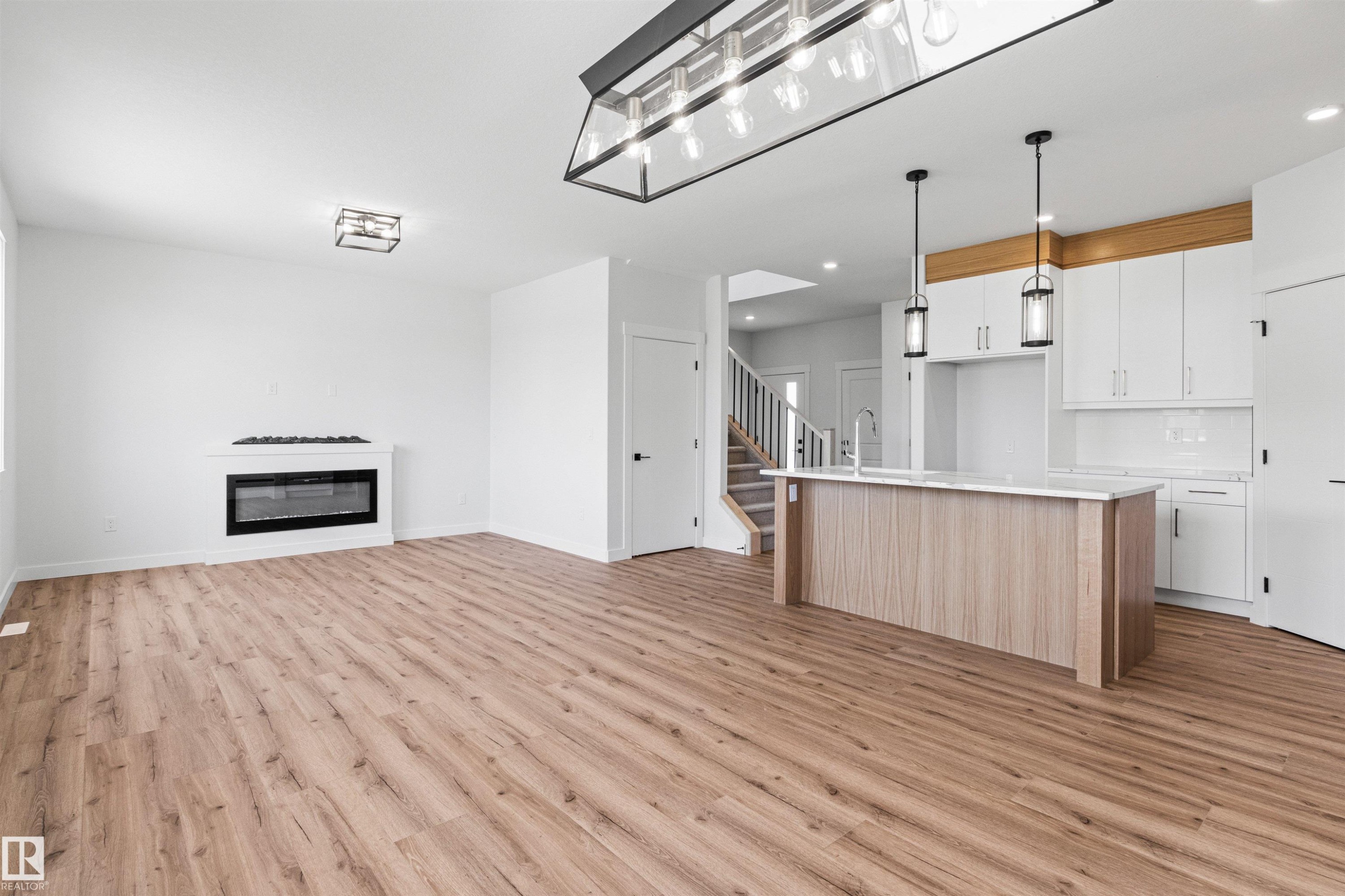 5002 53 Ave, Calmar, AB - Indoor