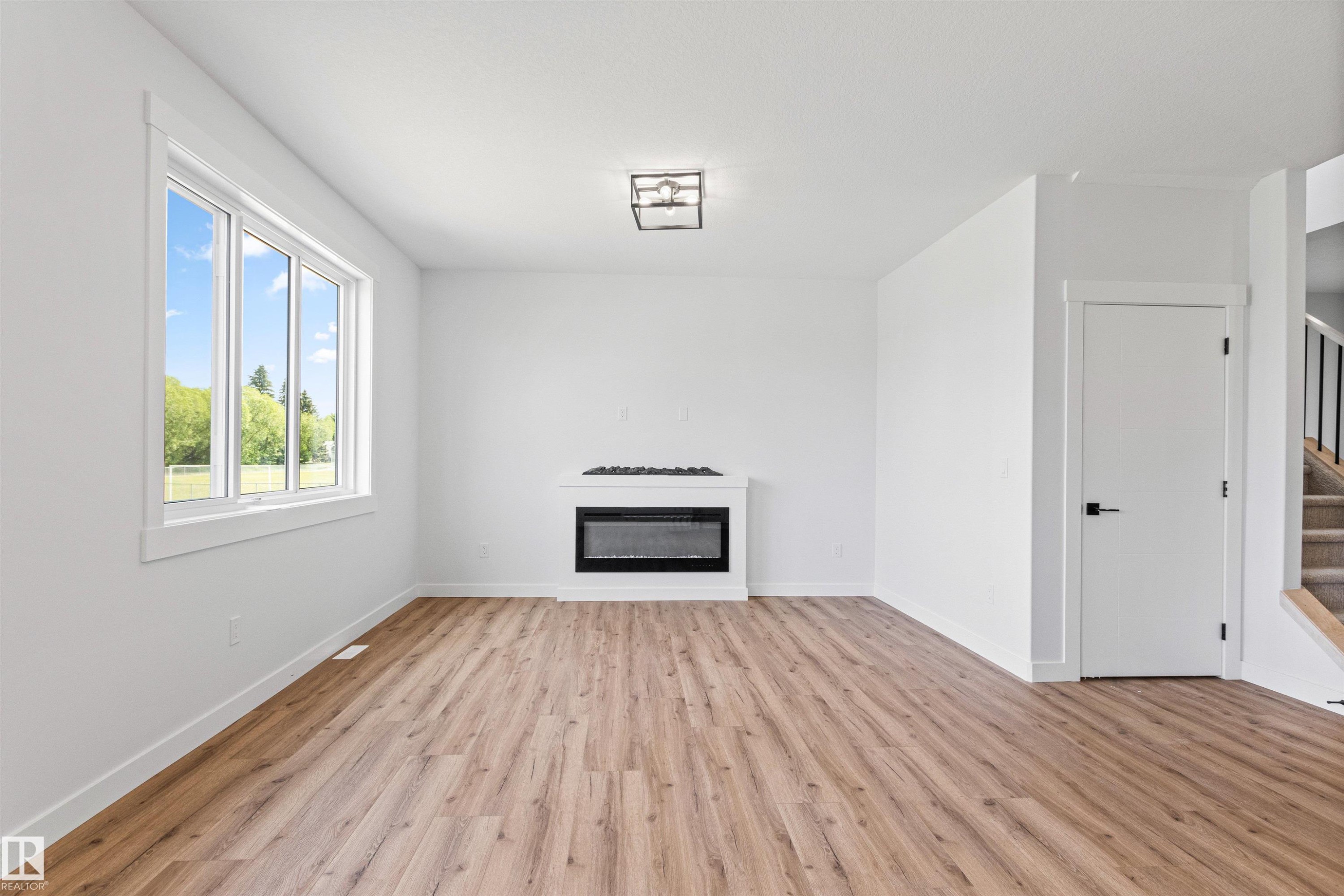 5002 53 Ave, Calmar, AB - Indoor With Fireplace