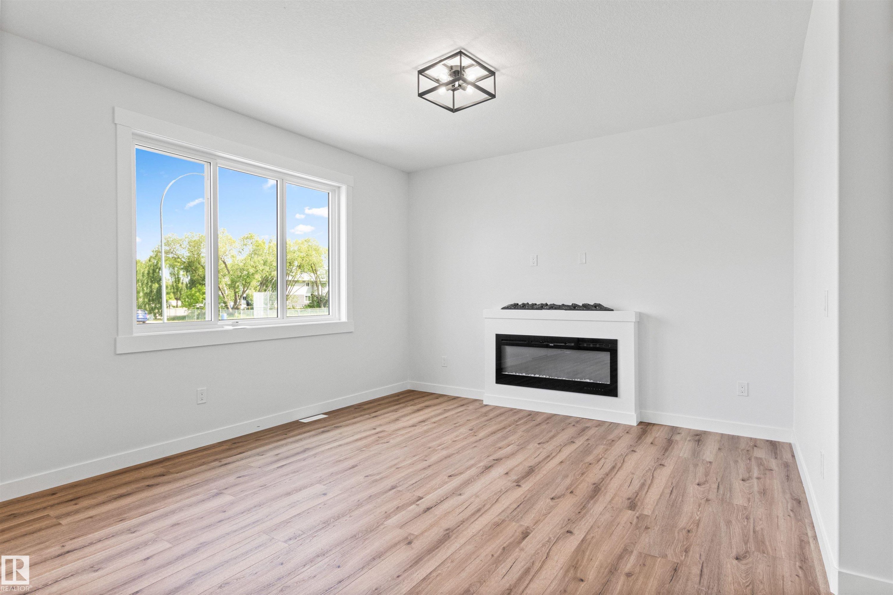 5002 53 Ave, Calmar, AB - Indoor Photo Showing Living Room With Fireplace