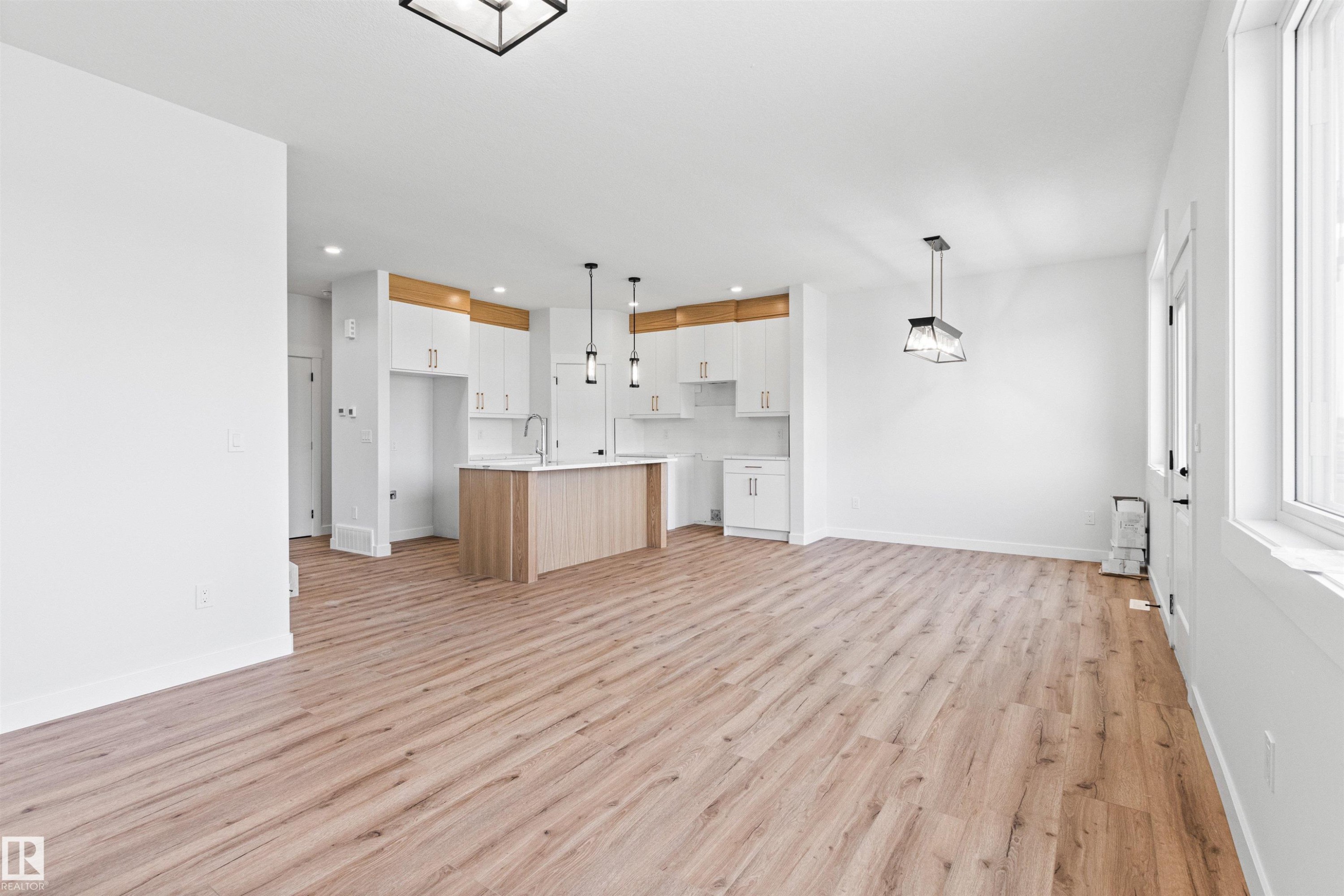 5002 53 Ave, Calmar, AB - Indoor