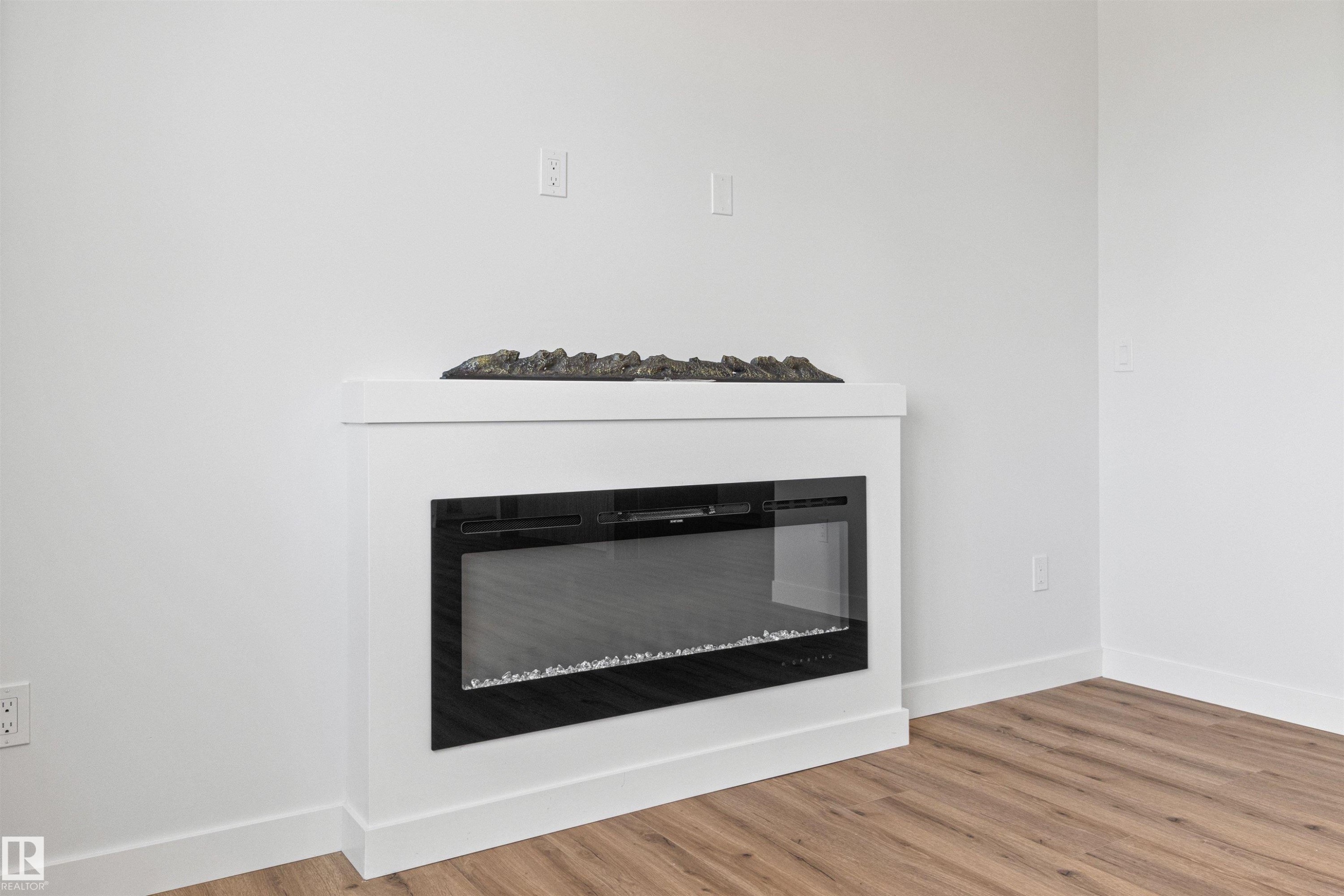 5002 53 Ave, Calmar, AB - Indoor With Fireplace